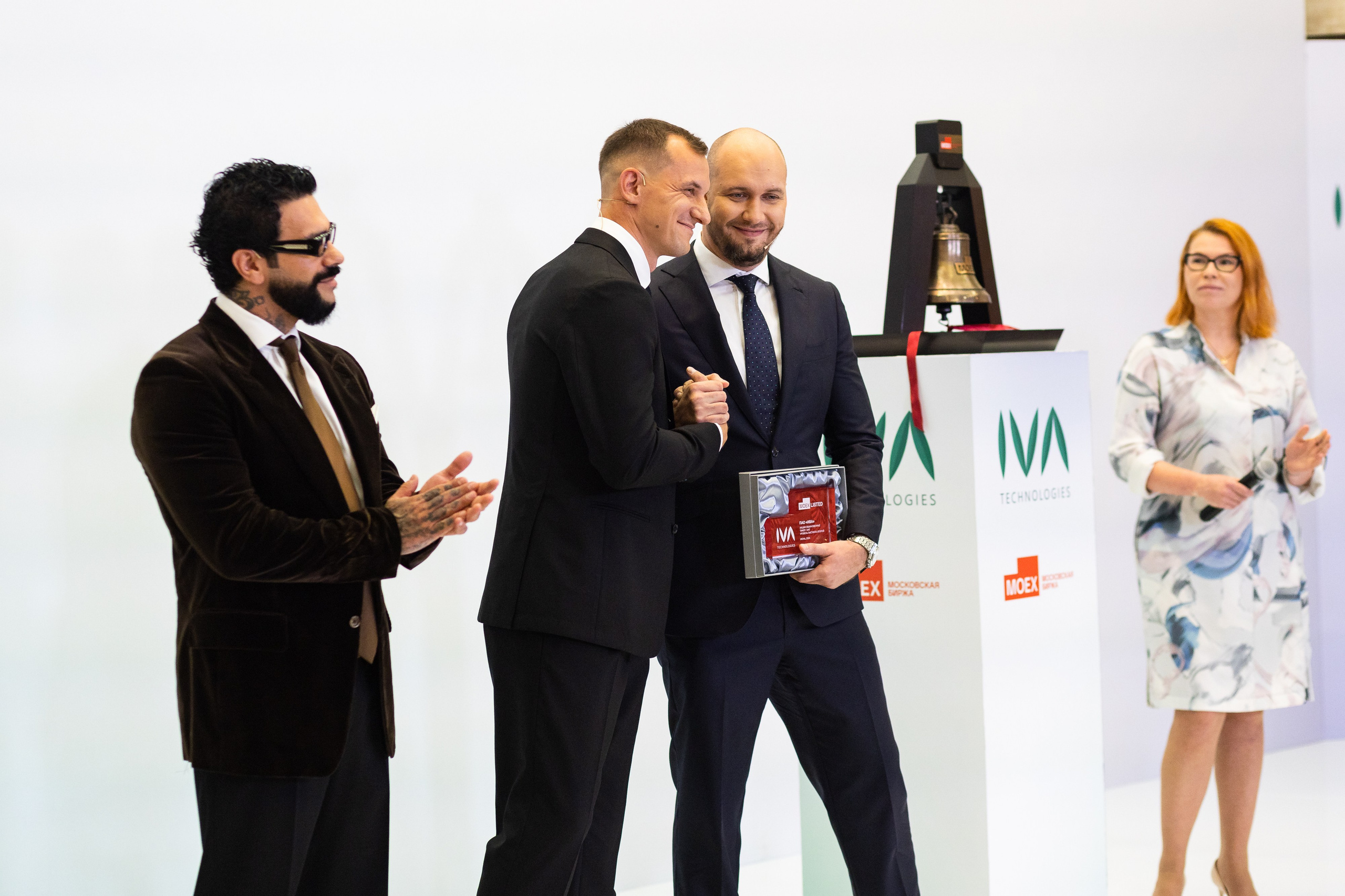 IVA на Московской бирже. Свадебный и портретный фотограф в Королёве Сергей Чихарев