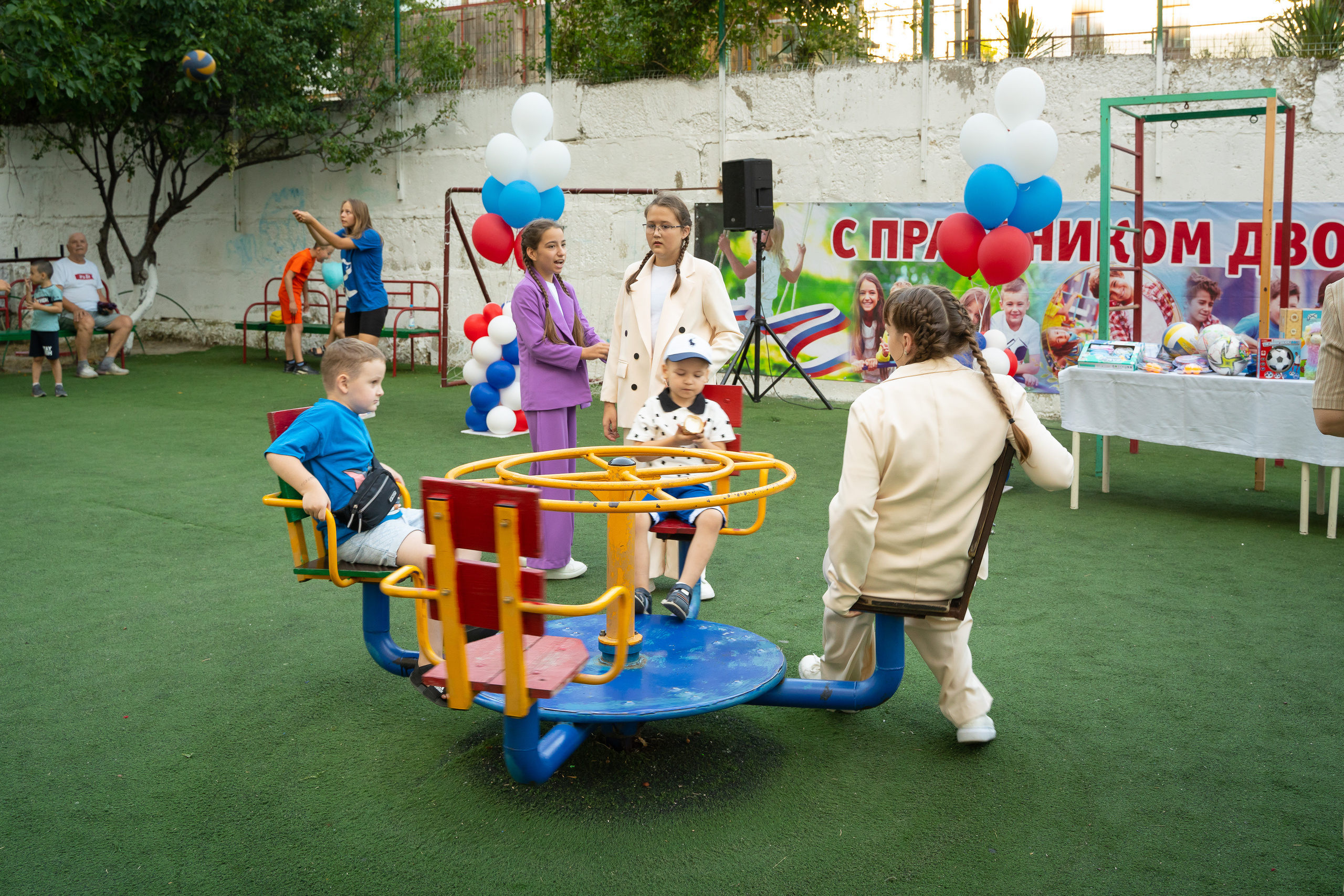 День двора. 35 лет!. Жизнь курорта Кабардинка в фотографиях
