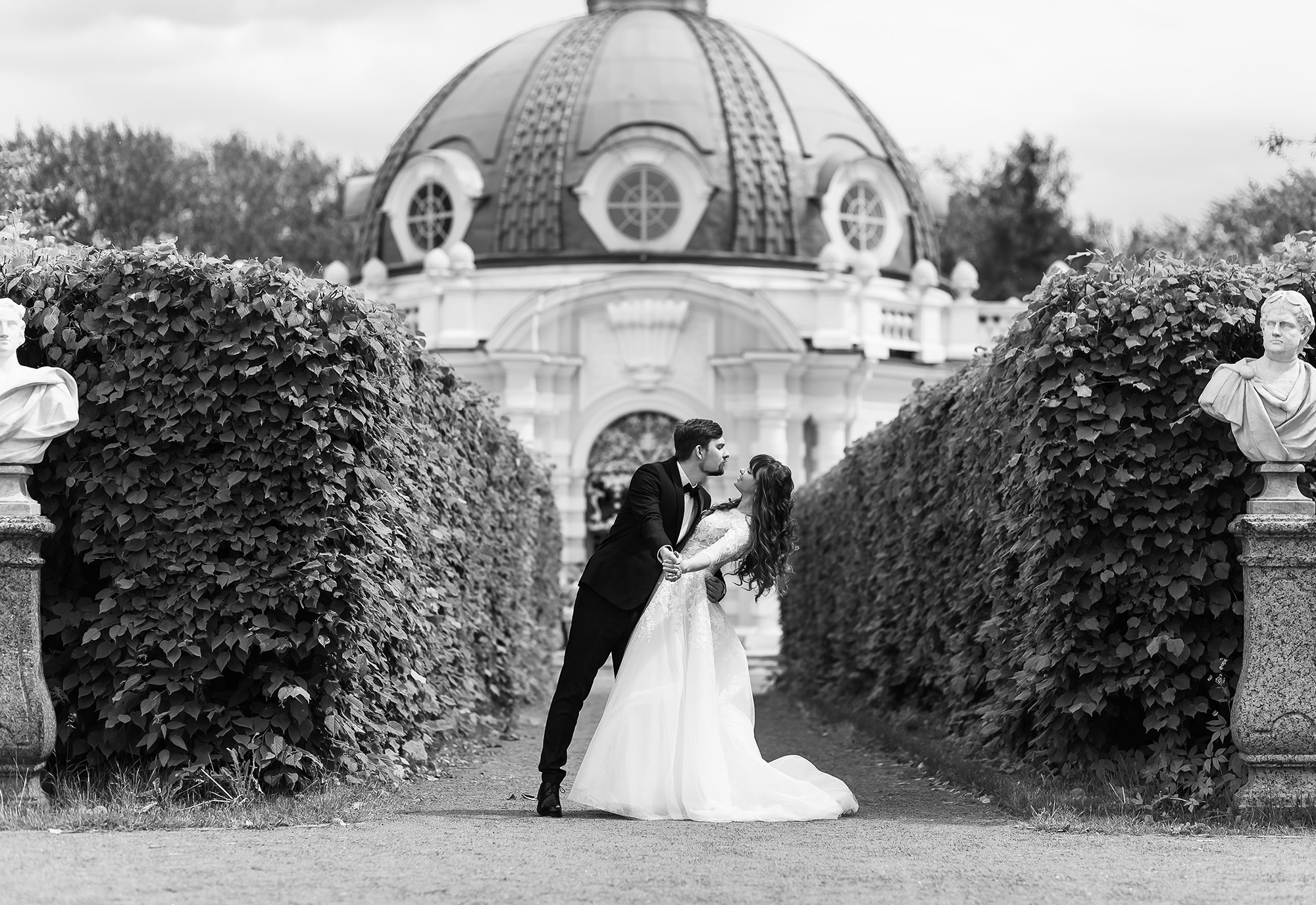 Свадебная фотосессия в чернобелом стиле