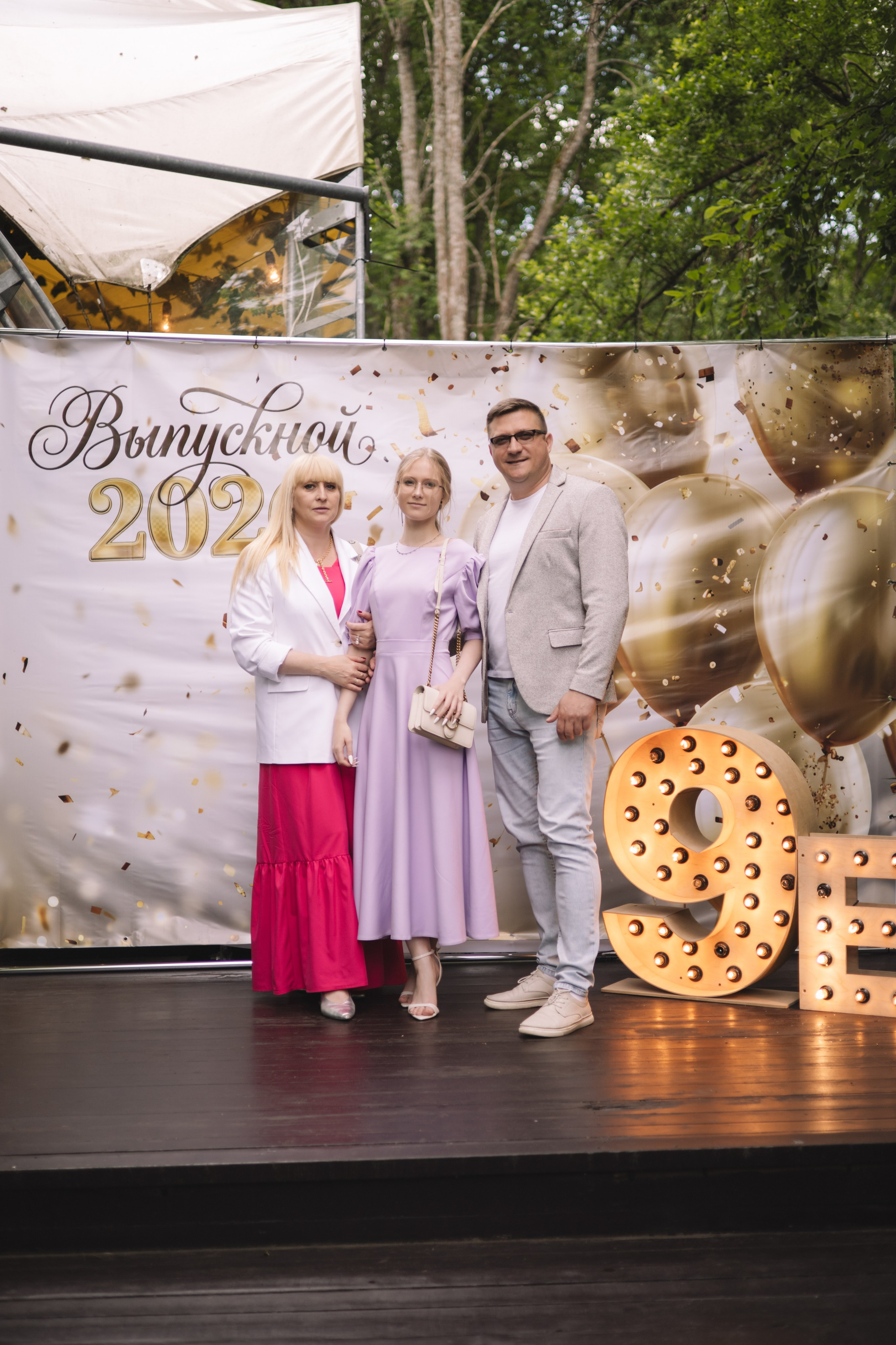 Выпускной 9-Е. Семейный фотограф в Санкт-Петербурге. Запечатление мгновений и ярких воспоминаний в Вашей жизни