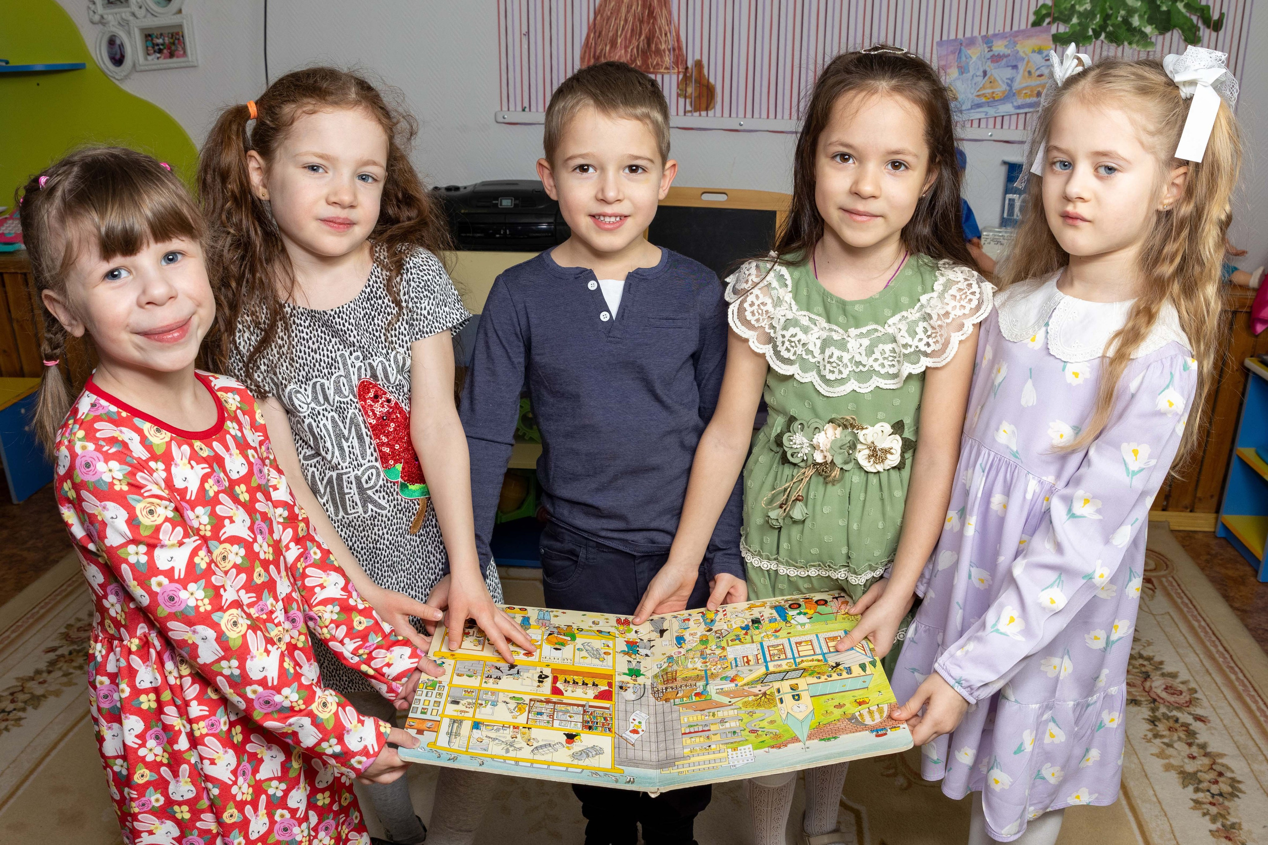 Групповые фотографии, фото с лучшим другом. Школьный и детсадовский фотограф Москва. Детский фотограф