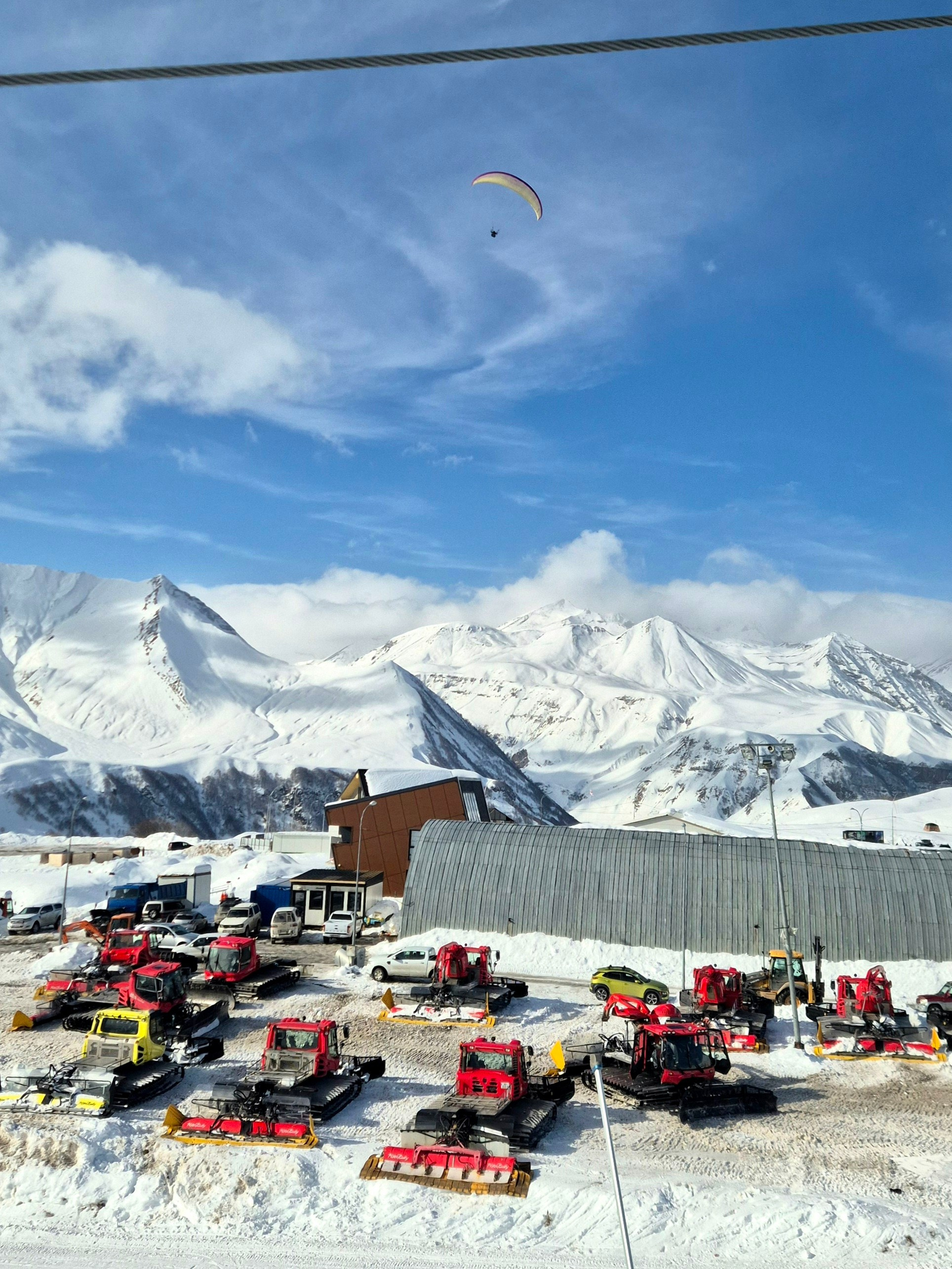 Кроме лыж - есть парапланы