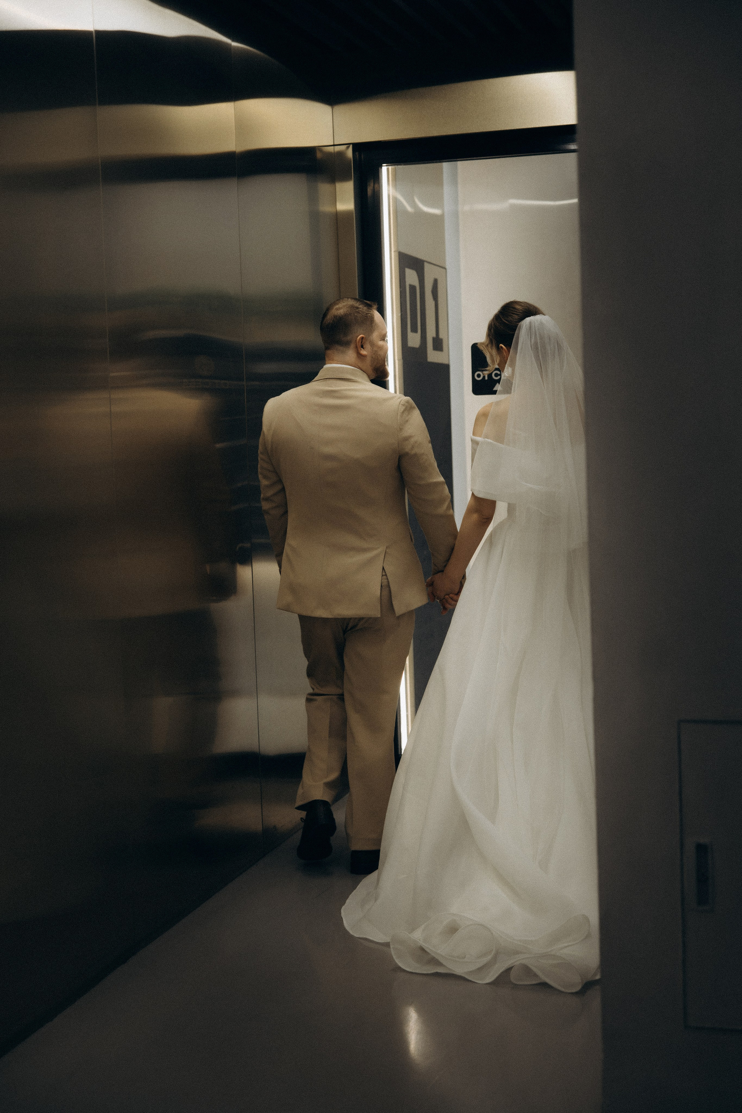 Утро невесты и свадебная фотосессия на теплоходе по Москве-реке