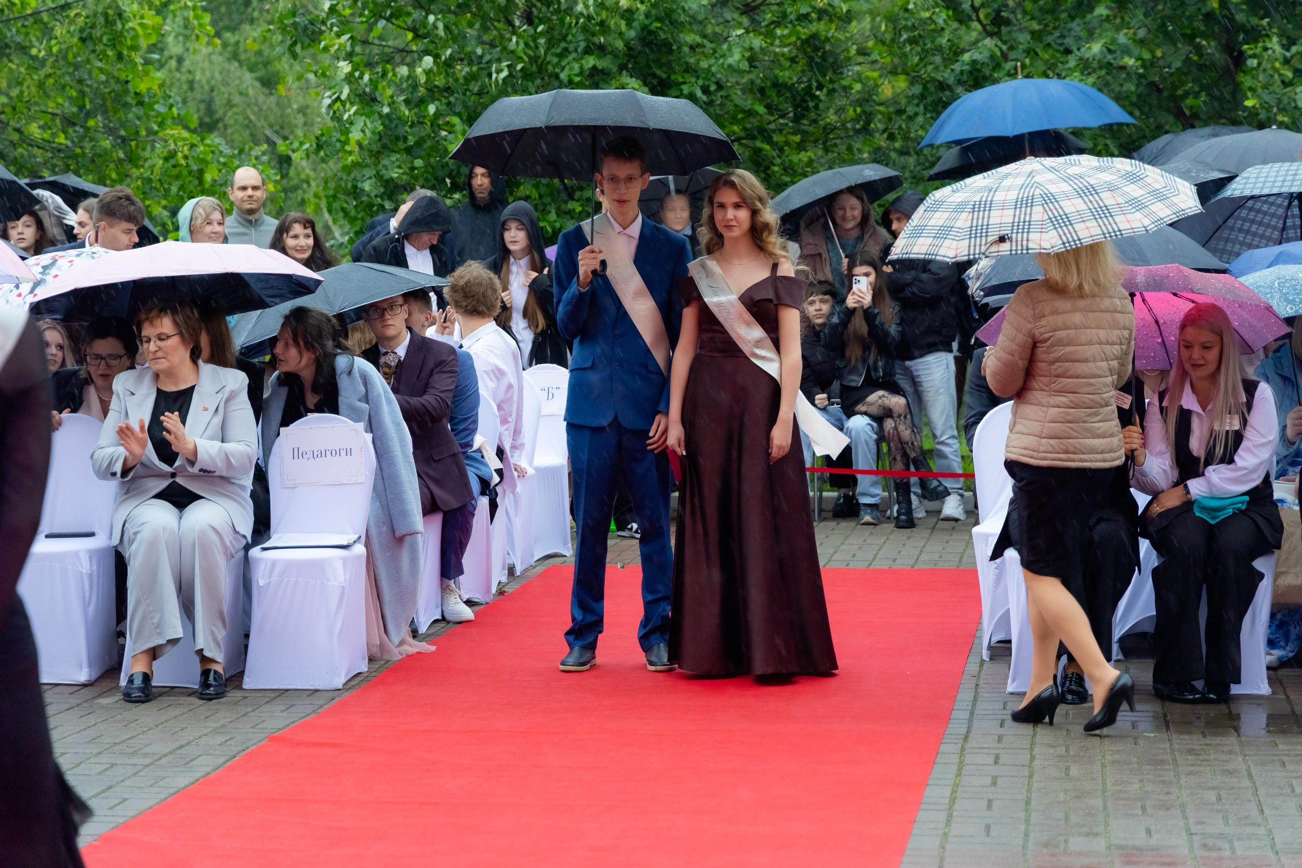 Школьный выпускной 2025 год в Минске, Беларуси. Свадебный фотограф в Минске/Беларуси Сергей Спиридонов