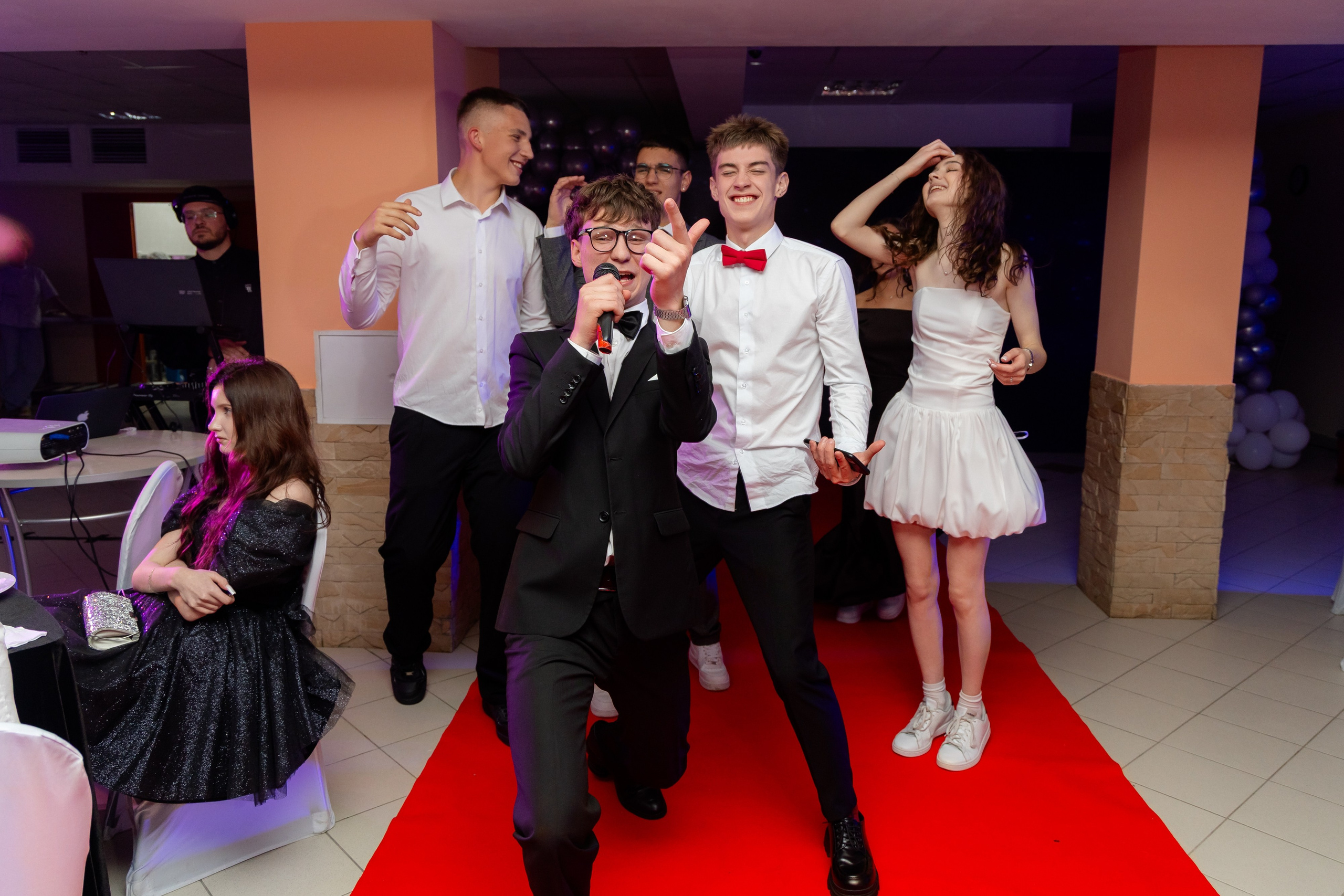 Школьный выпускной 2025 год в Минске, Беларуси. Свадебный фотограф в Минске/Беларуси Сергей Спиридонов