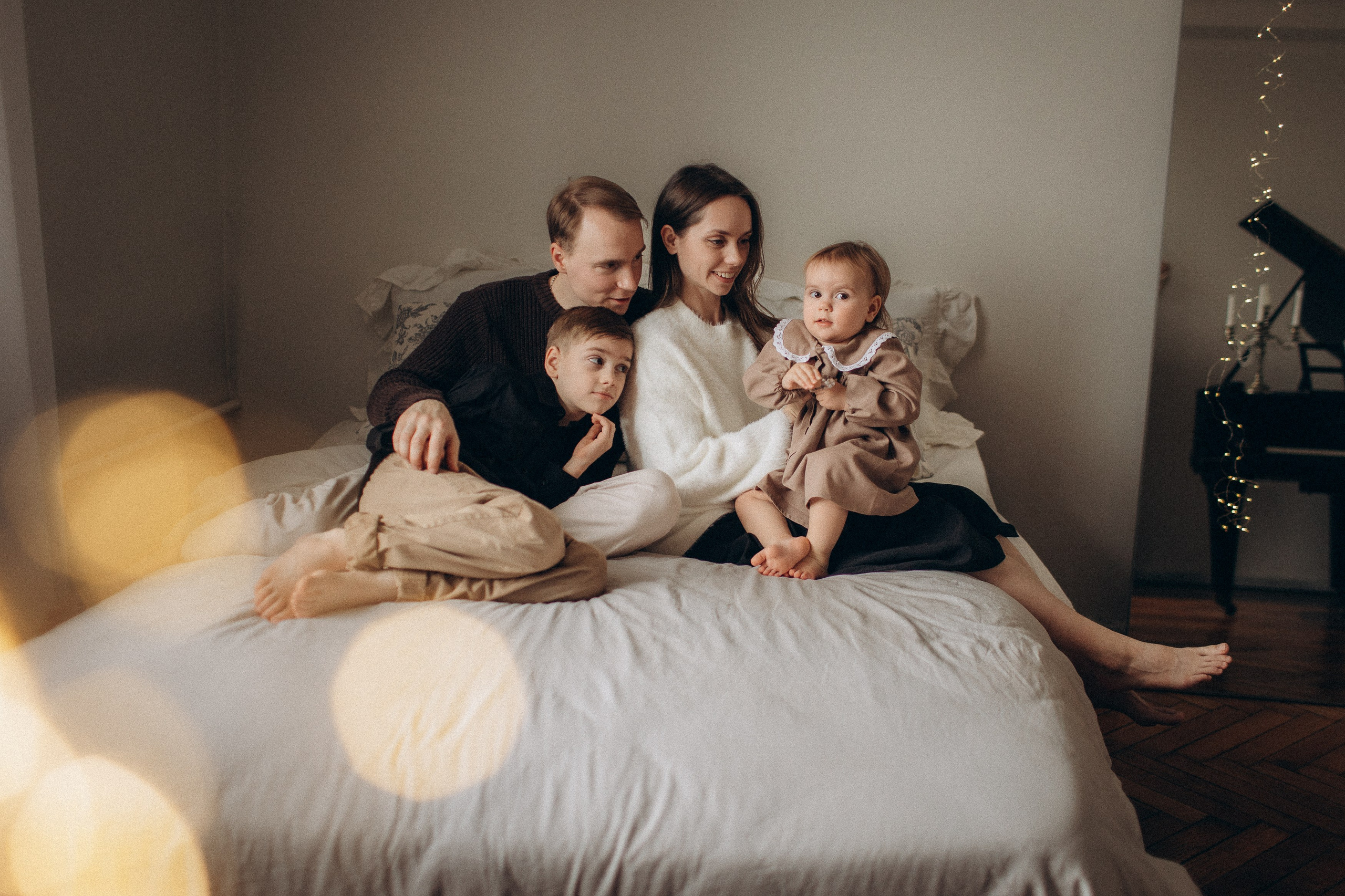 Семейная новогодняя фотосессия в студии-квартире. Фотограф Владимир Москва