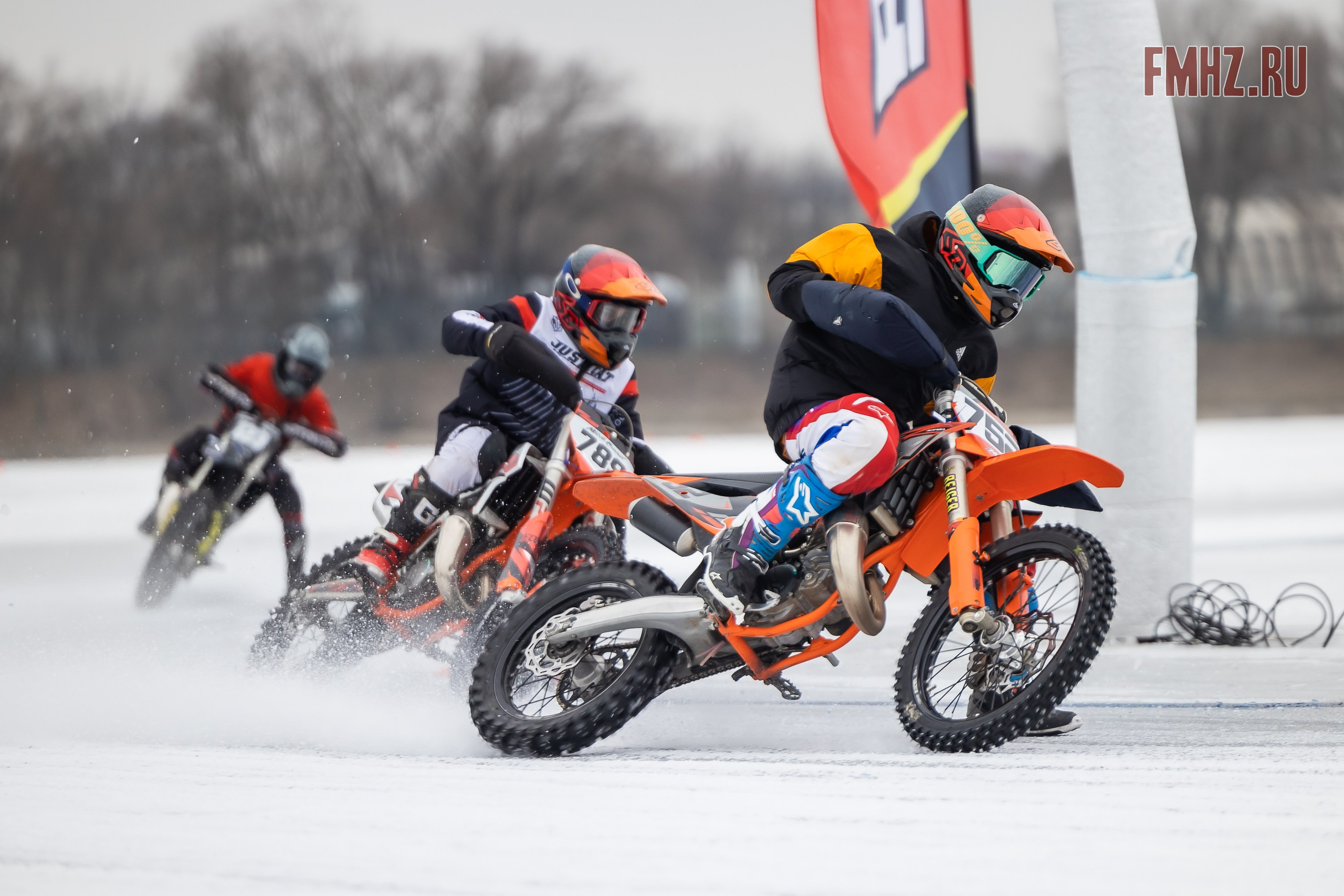 Первый этап Кубка МФР по мотокроссу на льду Большого Крылатского пруда в Москве. 8 февраля 2025 г. Фотограф Владимир Охрименко
