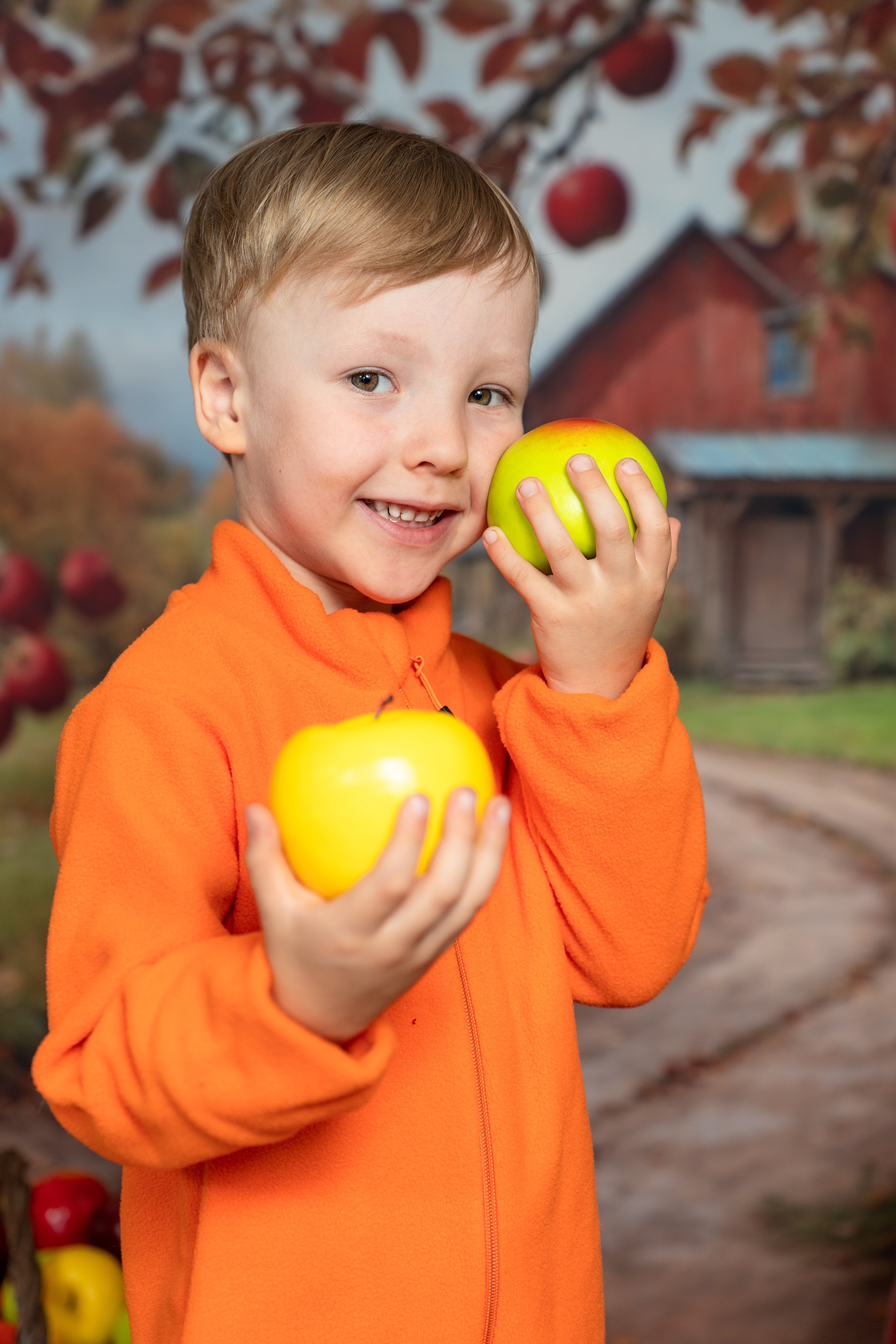 Яблоневый сад. Улыбка выездная фотостудия Красноярск