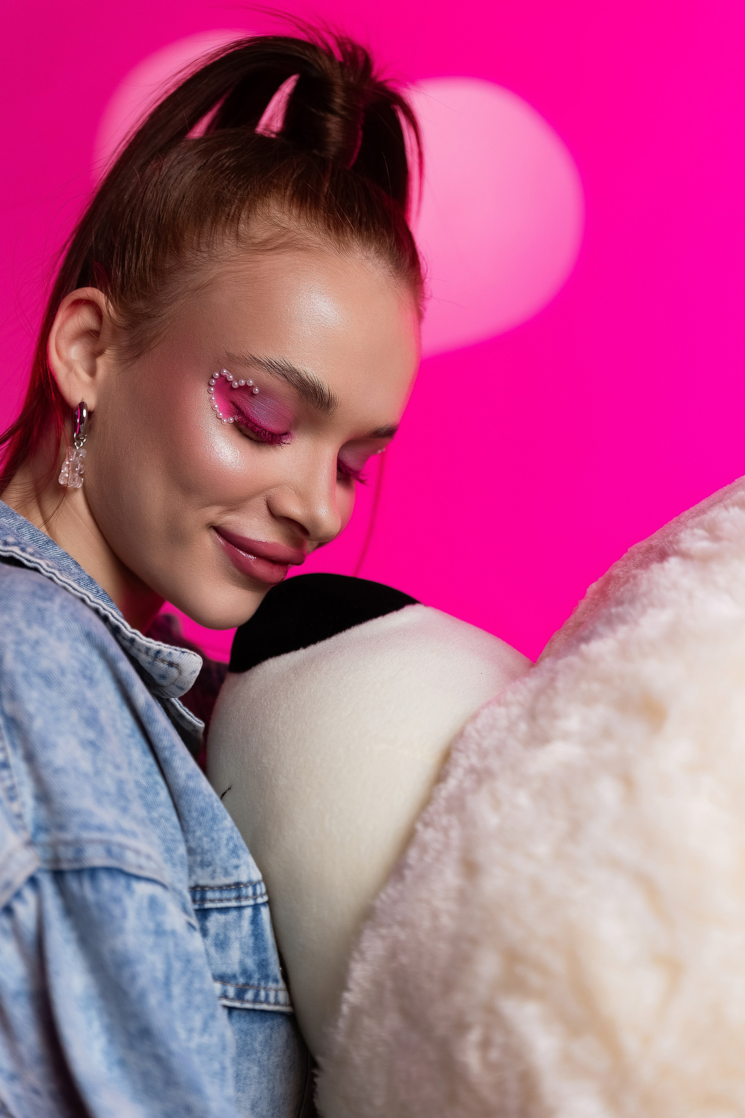 идея фотосессия на 14 февраля, день всех влюблённых, цветной свет, маски габо, 14 февраля, ростовой медведь