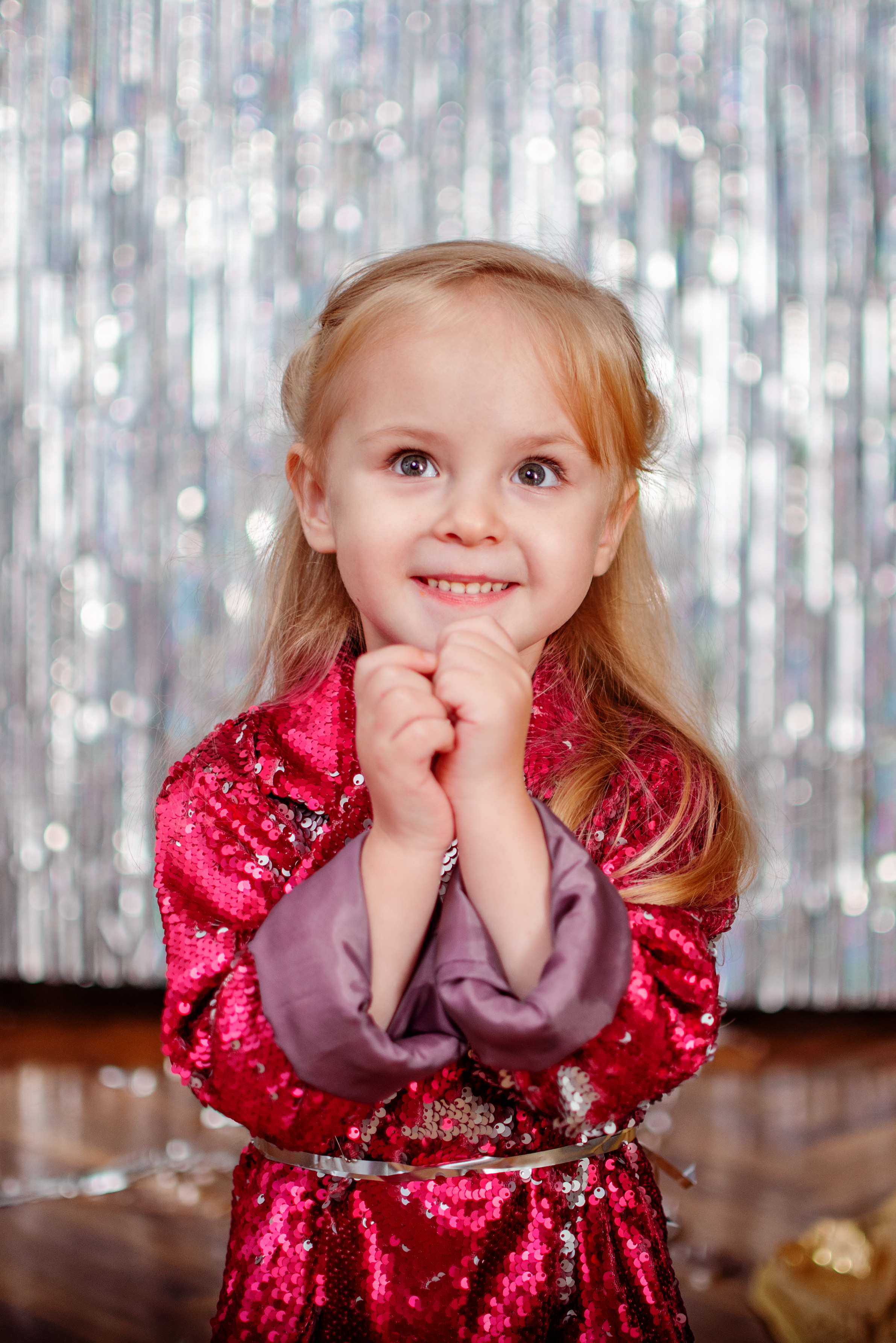 Новогодняя съёмка девочки. Детский студийный фотограф Сочи