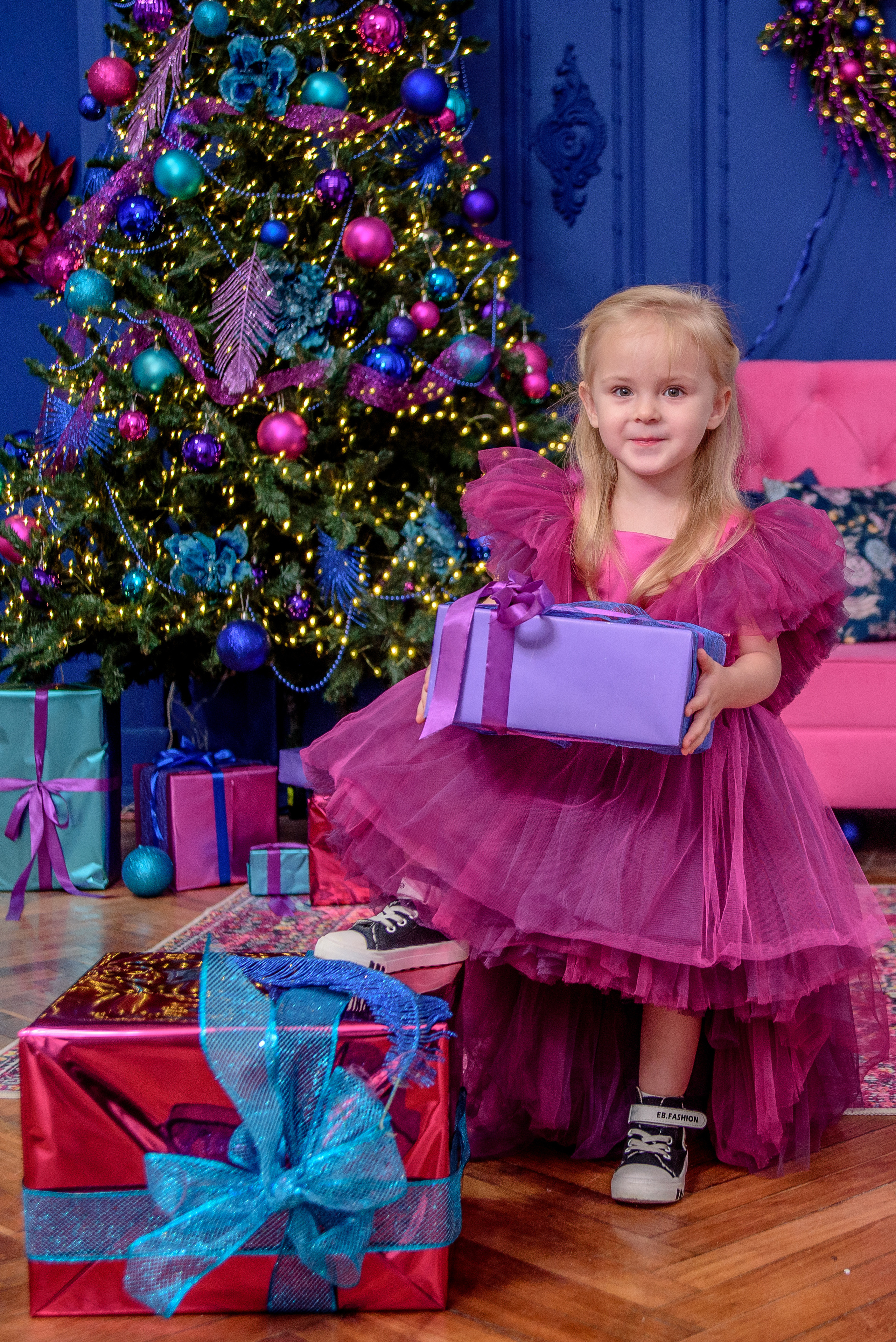 Новогодняя съёмка девочки. Детский студийный фотограф Сочи