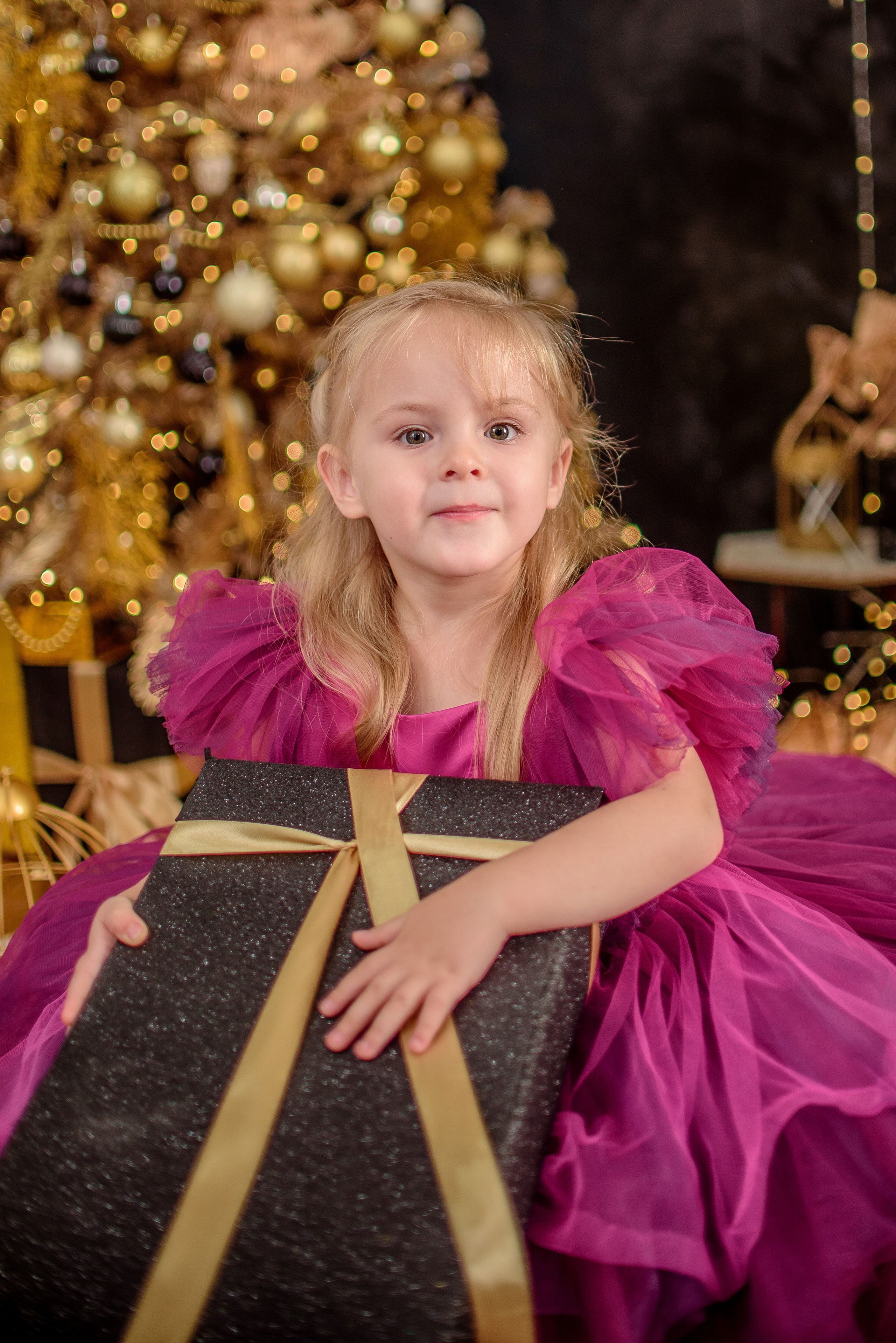 Новогодняя съёмка девочки. Детский студийный фотограф Сочи