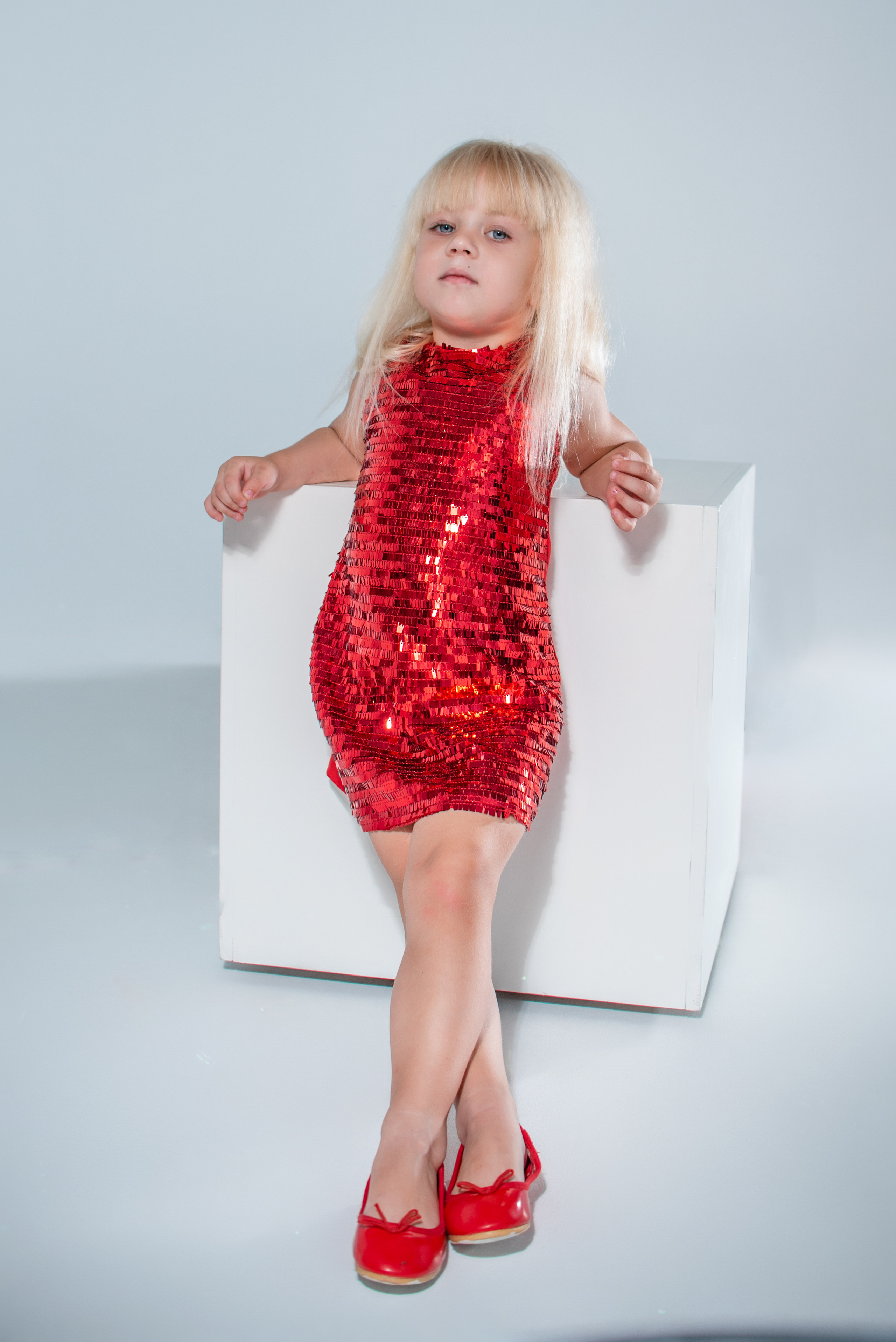 Фотосессия в студии девочки 5 лет. Детский студийный фотограф Сочи
