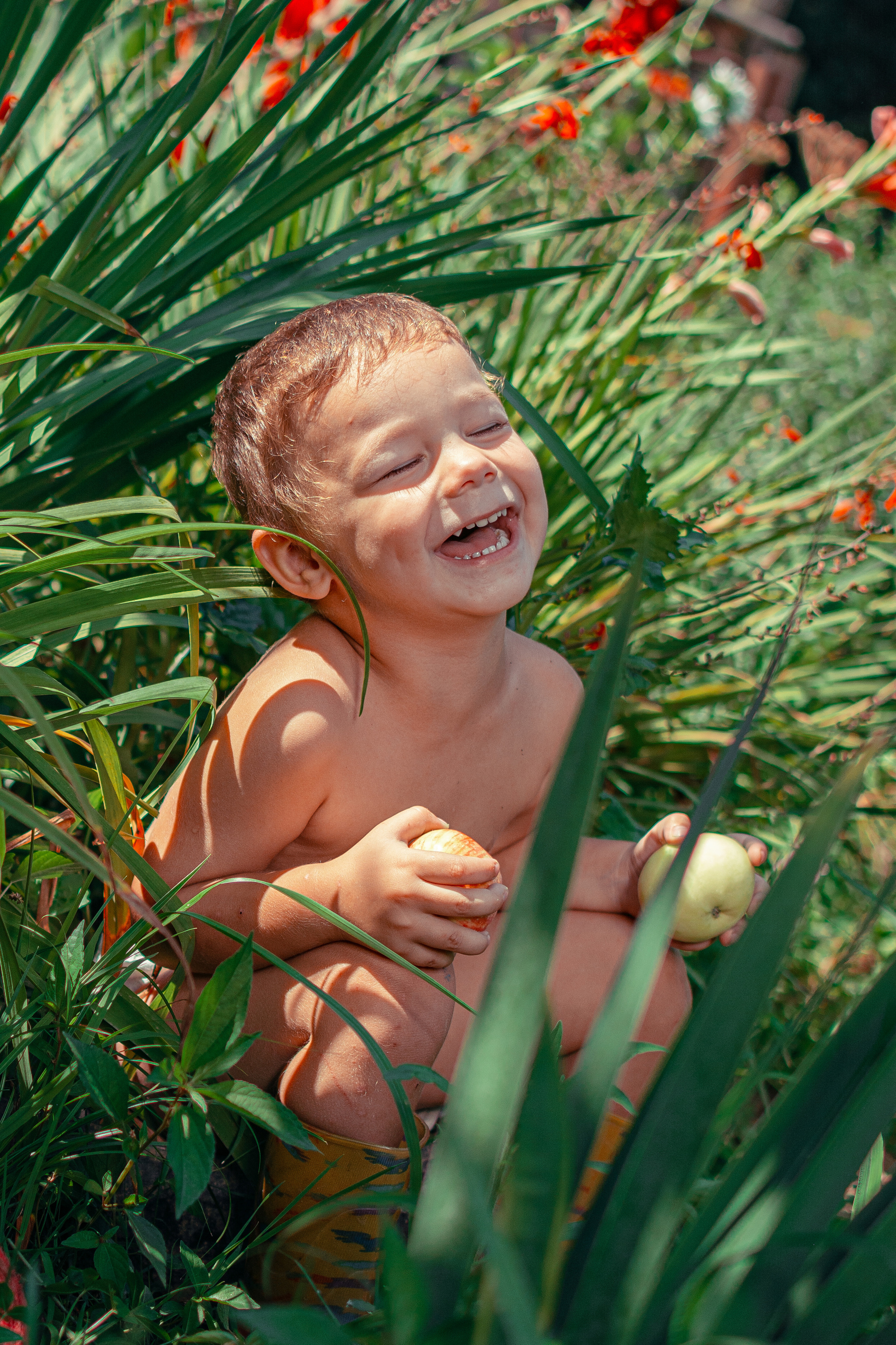 Фотосессия в огороде. Детский студийный фотограф Сочи