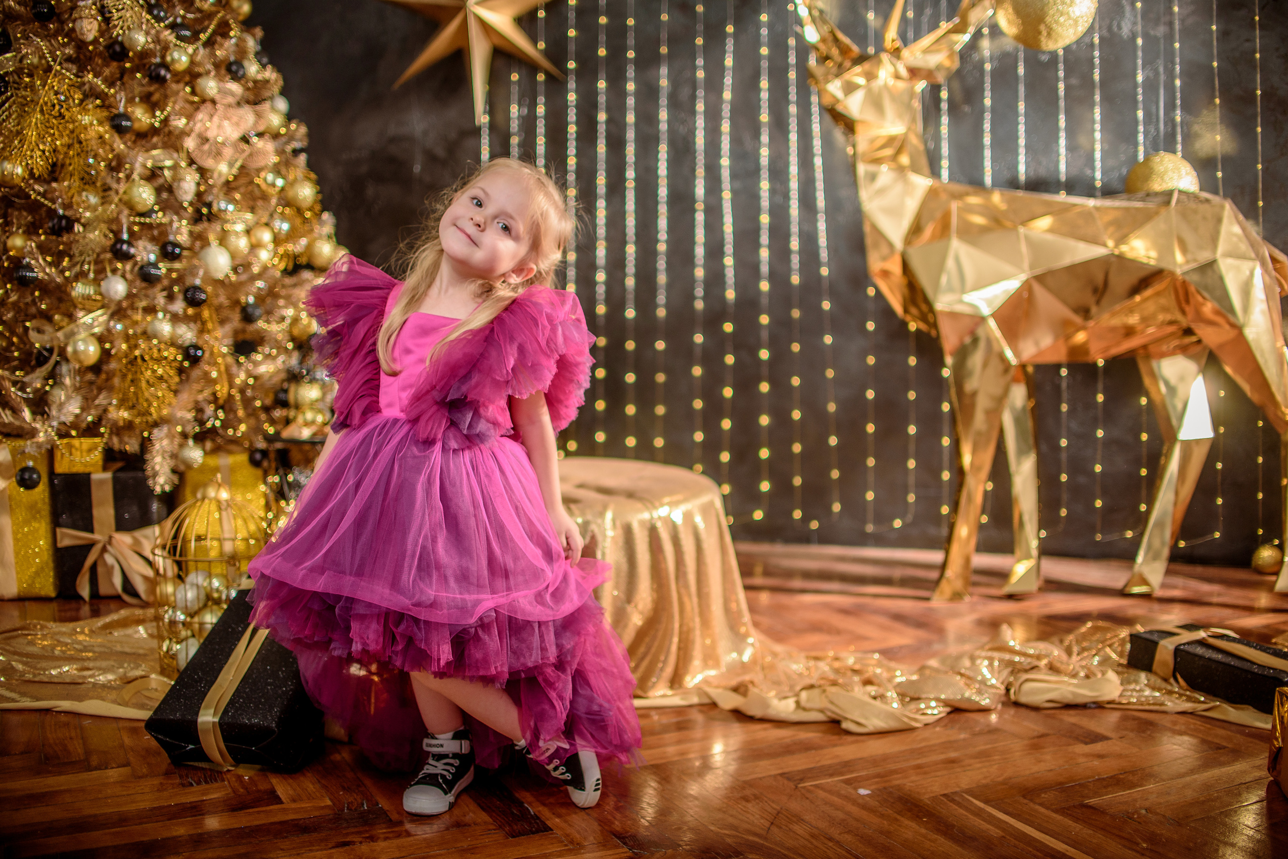 Новогодняя съёмка девочки. Детский студийный фотограф Сочи