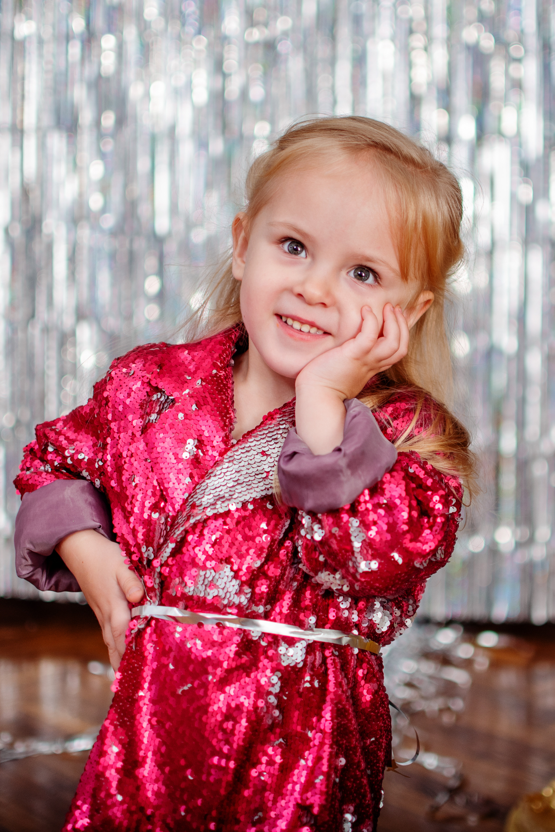 Новогодняя съёмка девочки. Детский студийный фотограф Сочи