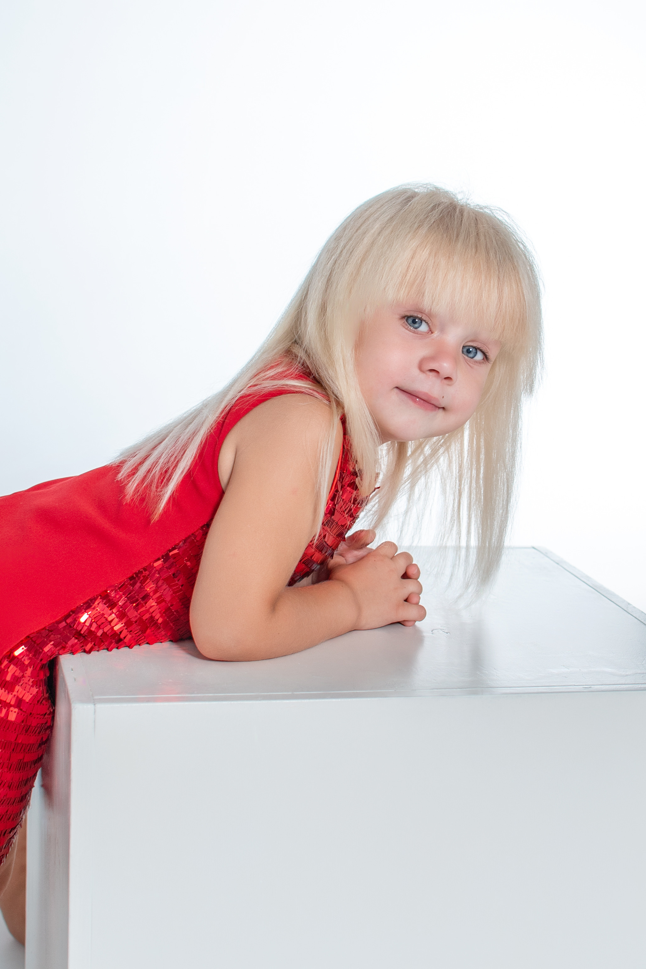 Фотосессия в студии девочки 5 лет. Детский студийный фотограф Сочи