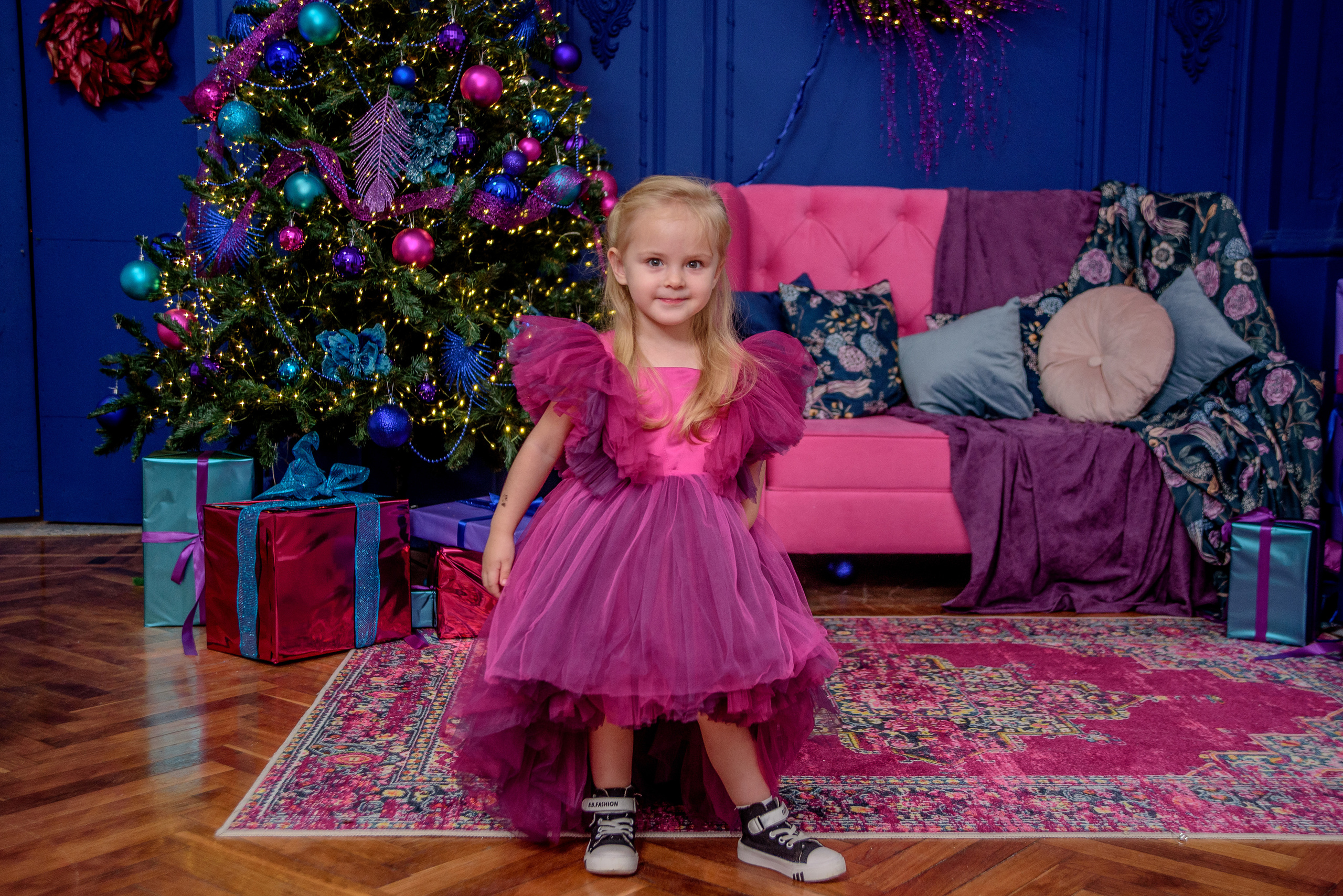 Новогодняя съёмка девочки. Детский студийный фотограф Сочи