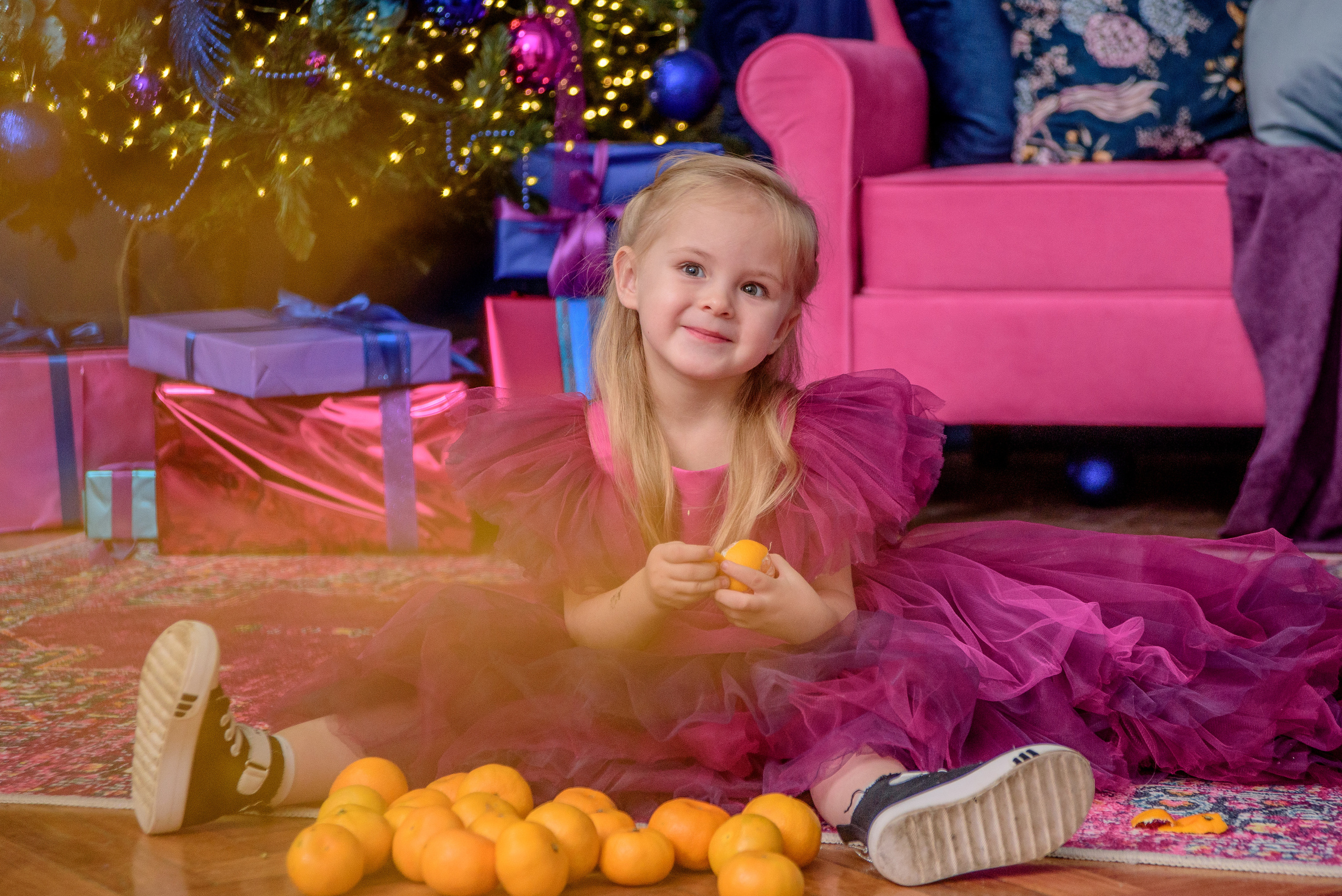 Новогодняя съёмка девочки. Детский студийный фотограф Сочи