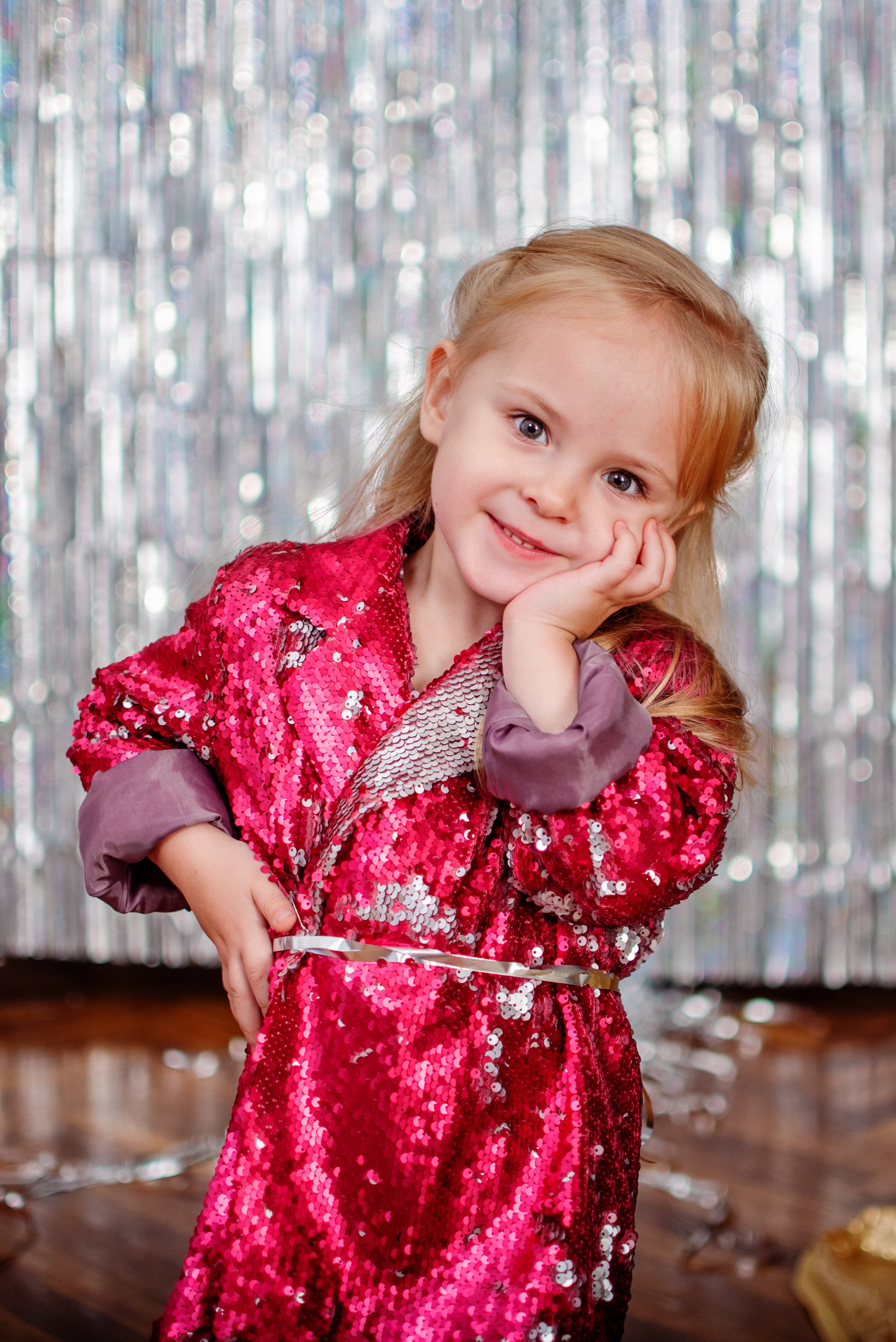 Новогодняя съёмка девочки. Детский студийный фотограф Сочи