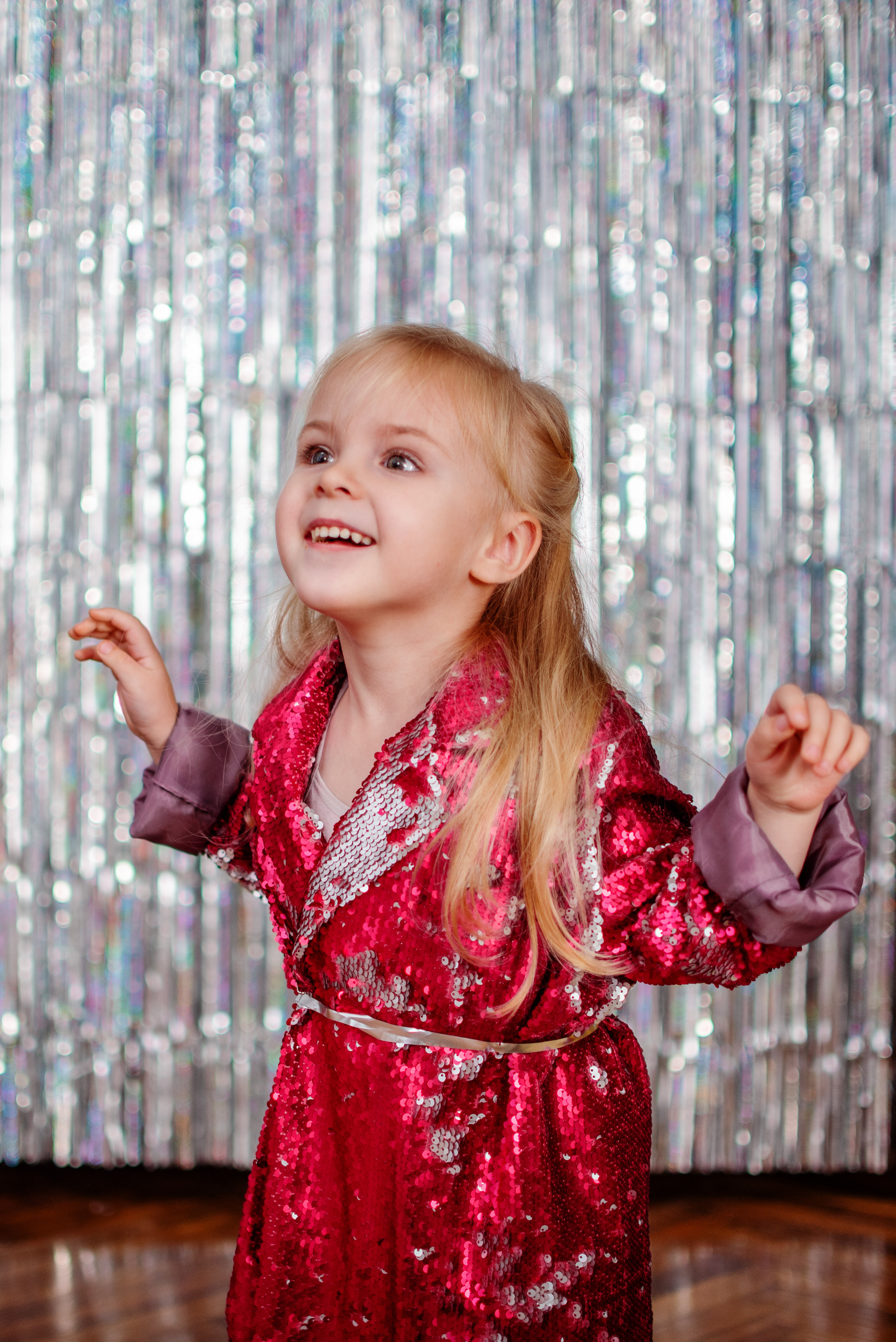 Новогодняя съёмка девочки. Детский студийный фотограф Сочи