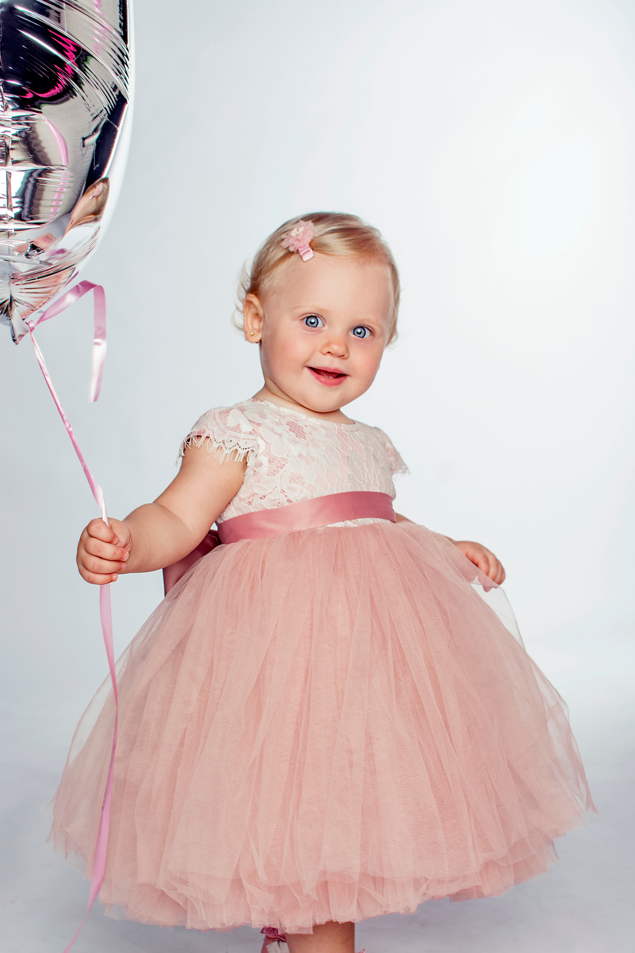 Фотосессия девочки годик. Детский студийный фотограф Сочи