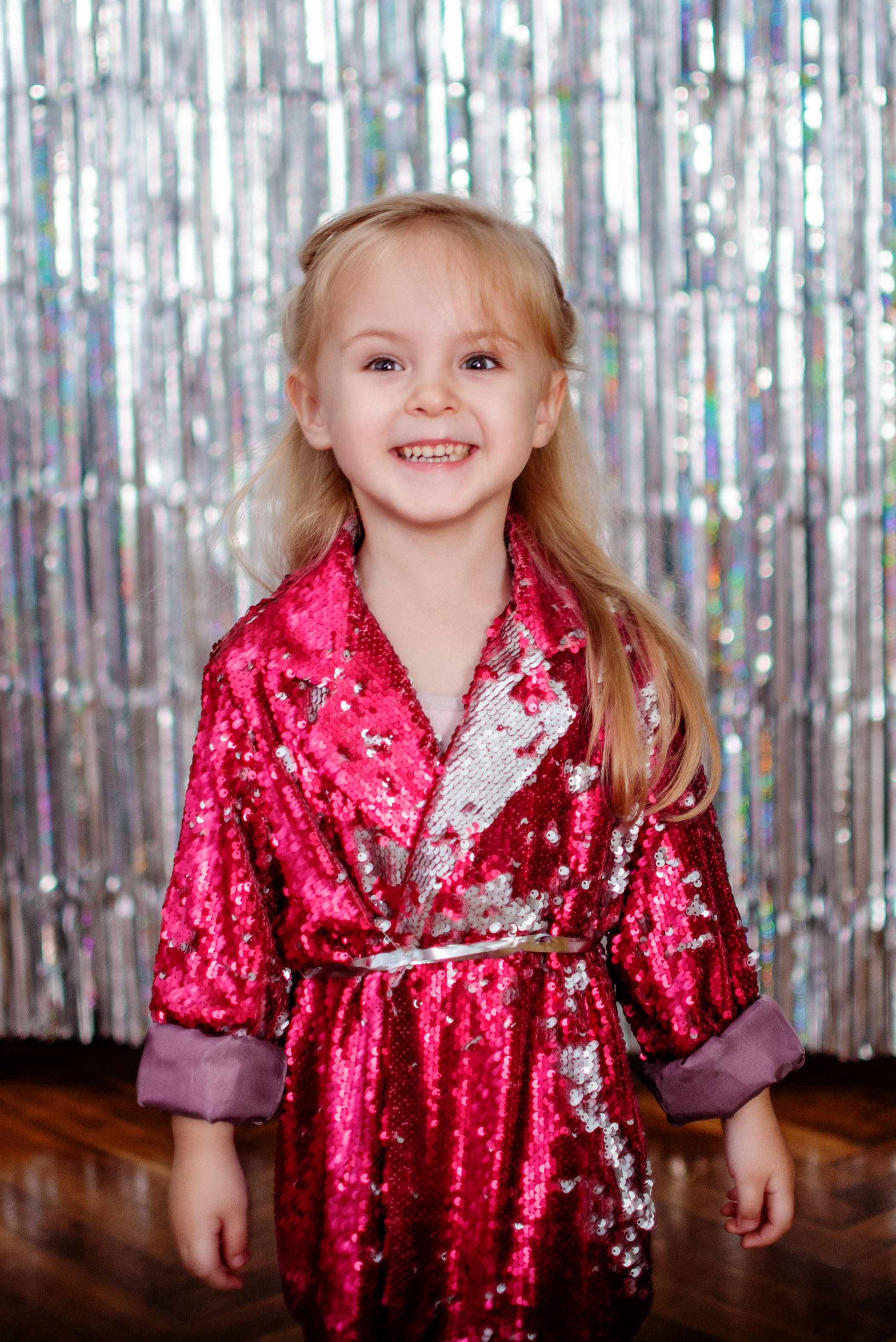 Новогодняя съёмка девочки. Детский студийный фотограф Сочи