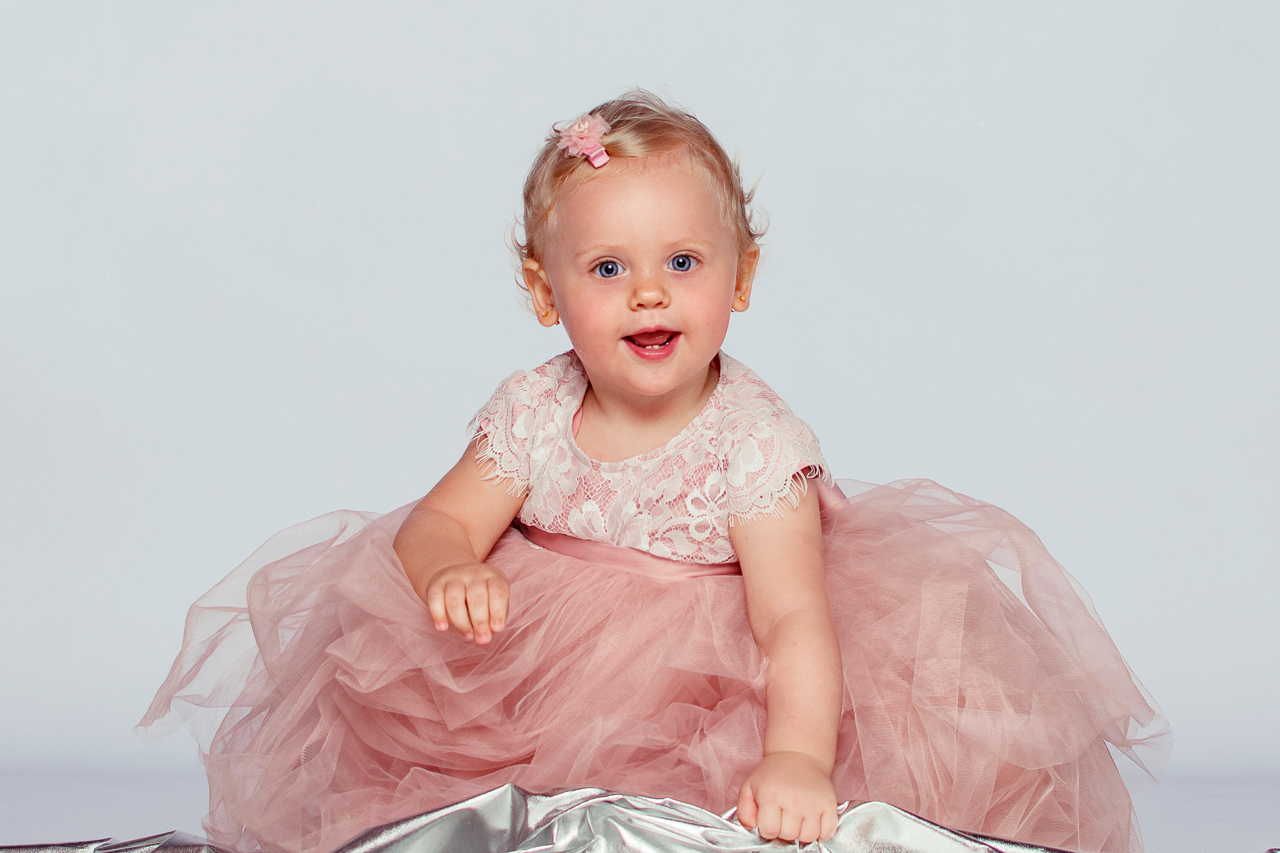 Фотосессия девочки годик. Детский студийный фотограф Сочи