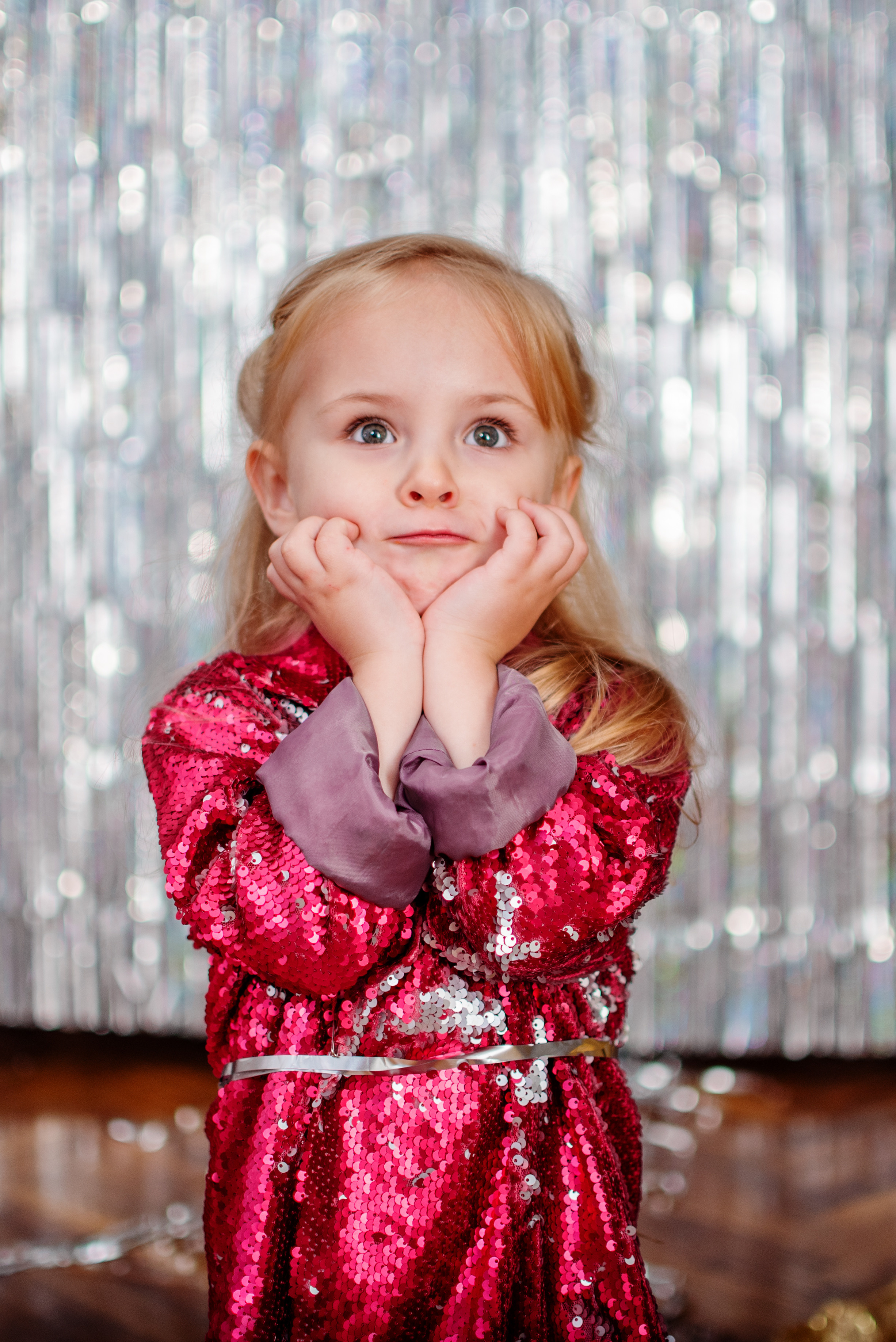 Новогодняя съёмка девочки. Детский студийный фотограф Сочи