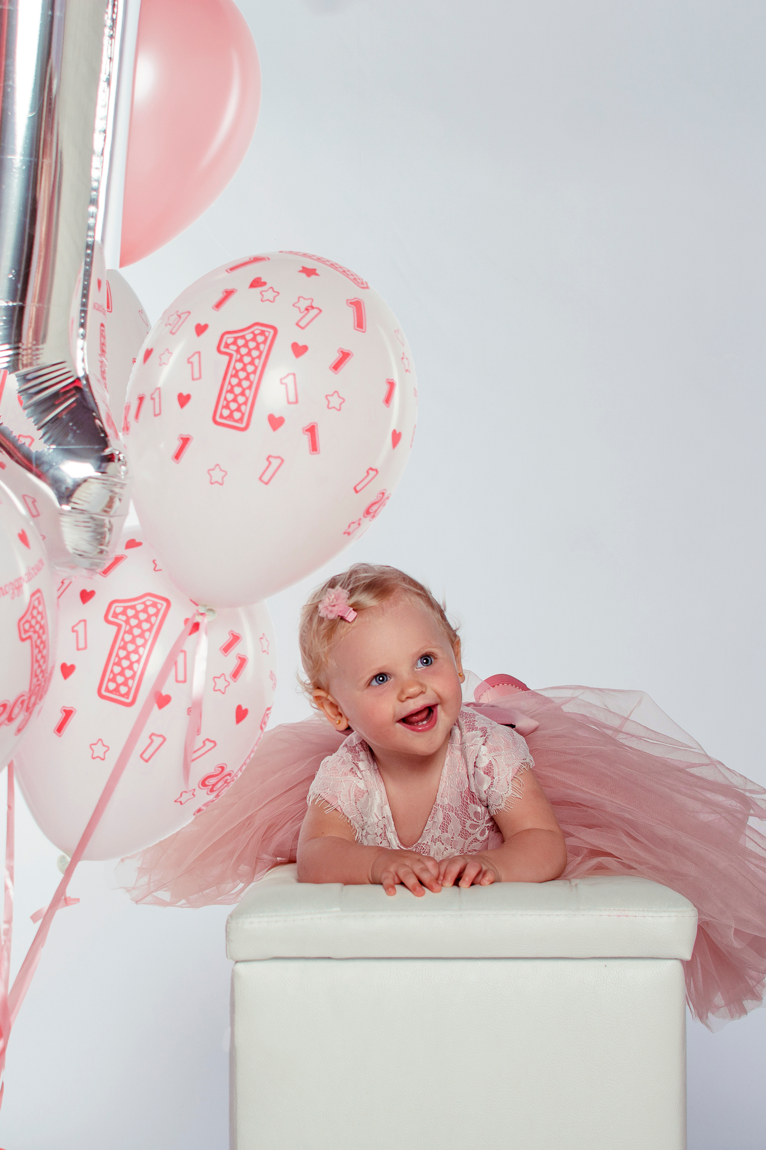 Фотосессия девочки годик. Детский студийный фотограф Сочи