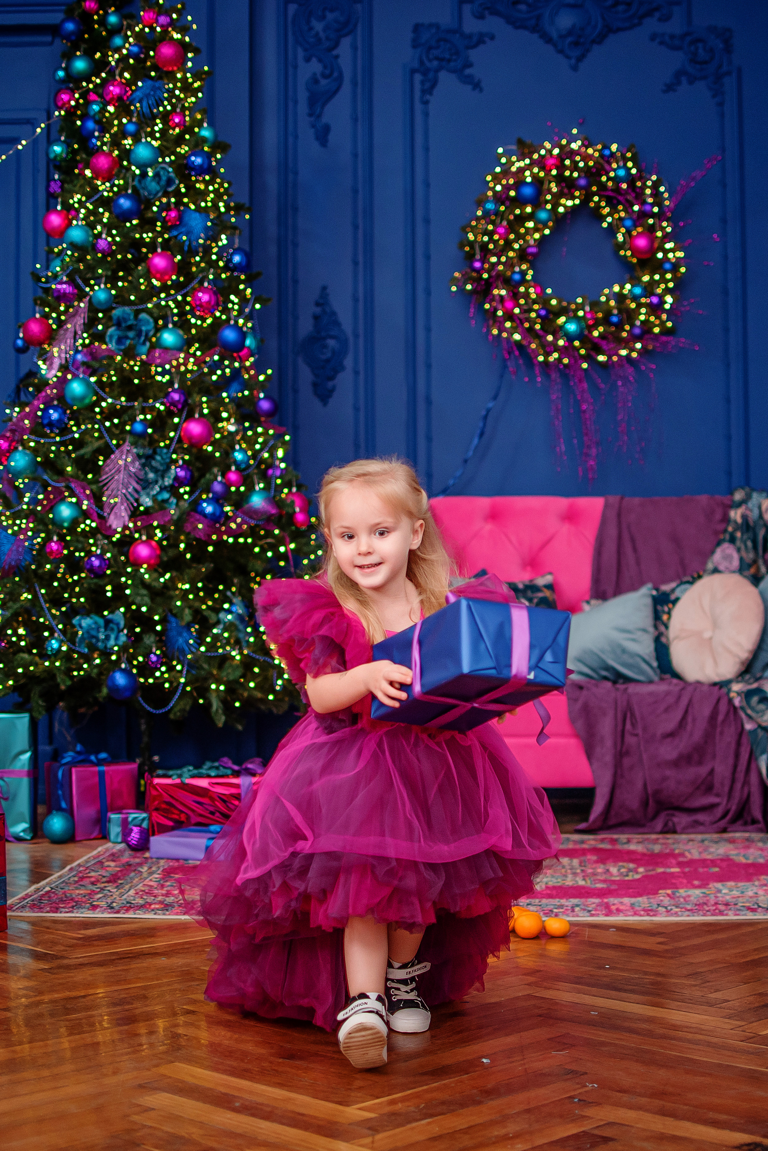Новогодняя съёмка девочки. Детский студийный фотограф Сочи
