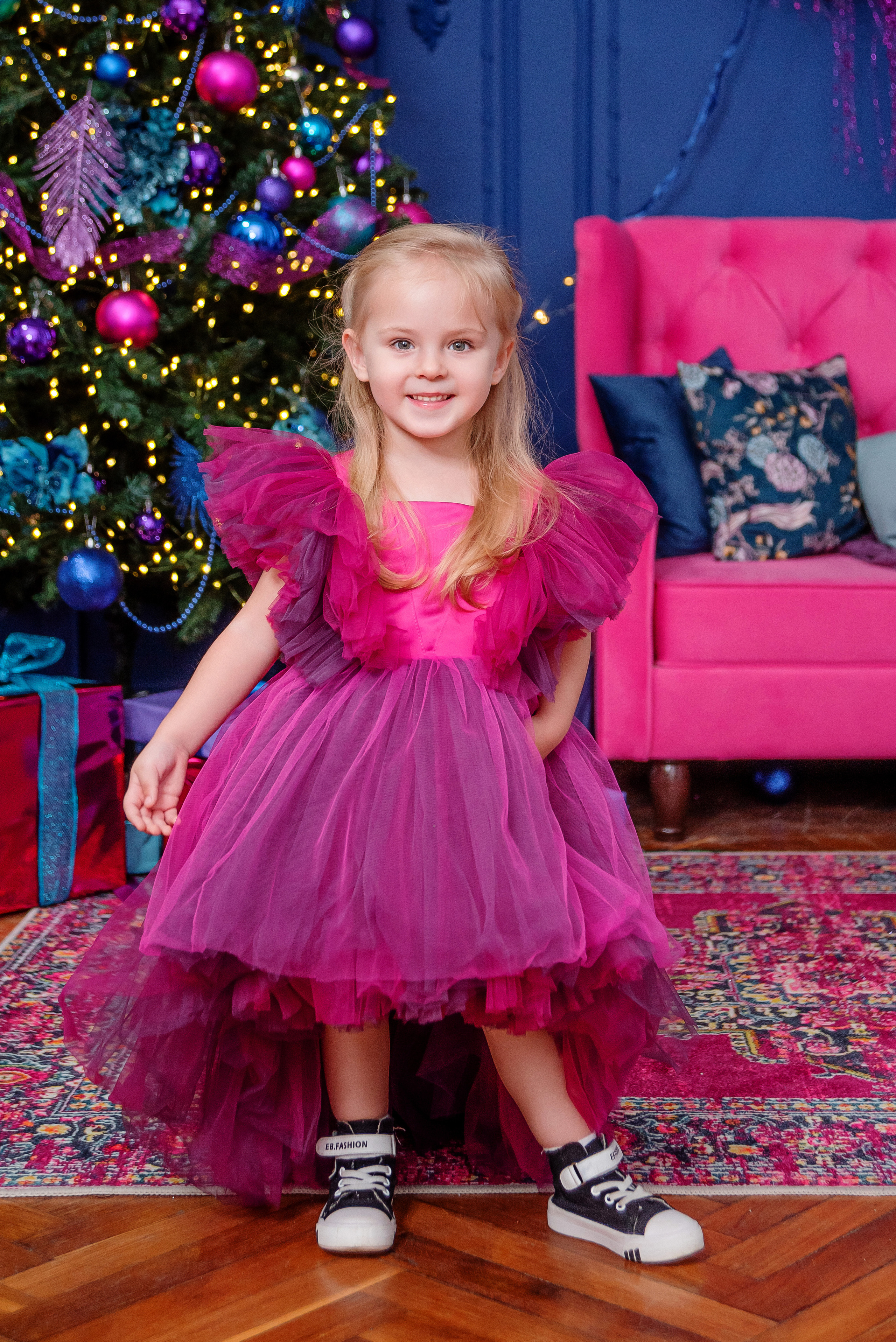 Новогодняя съёмка девочки. Детский студийный фотограф Сочи