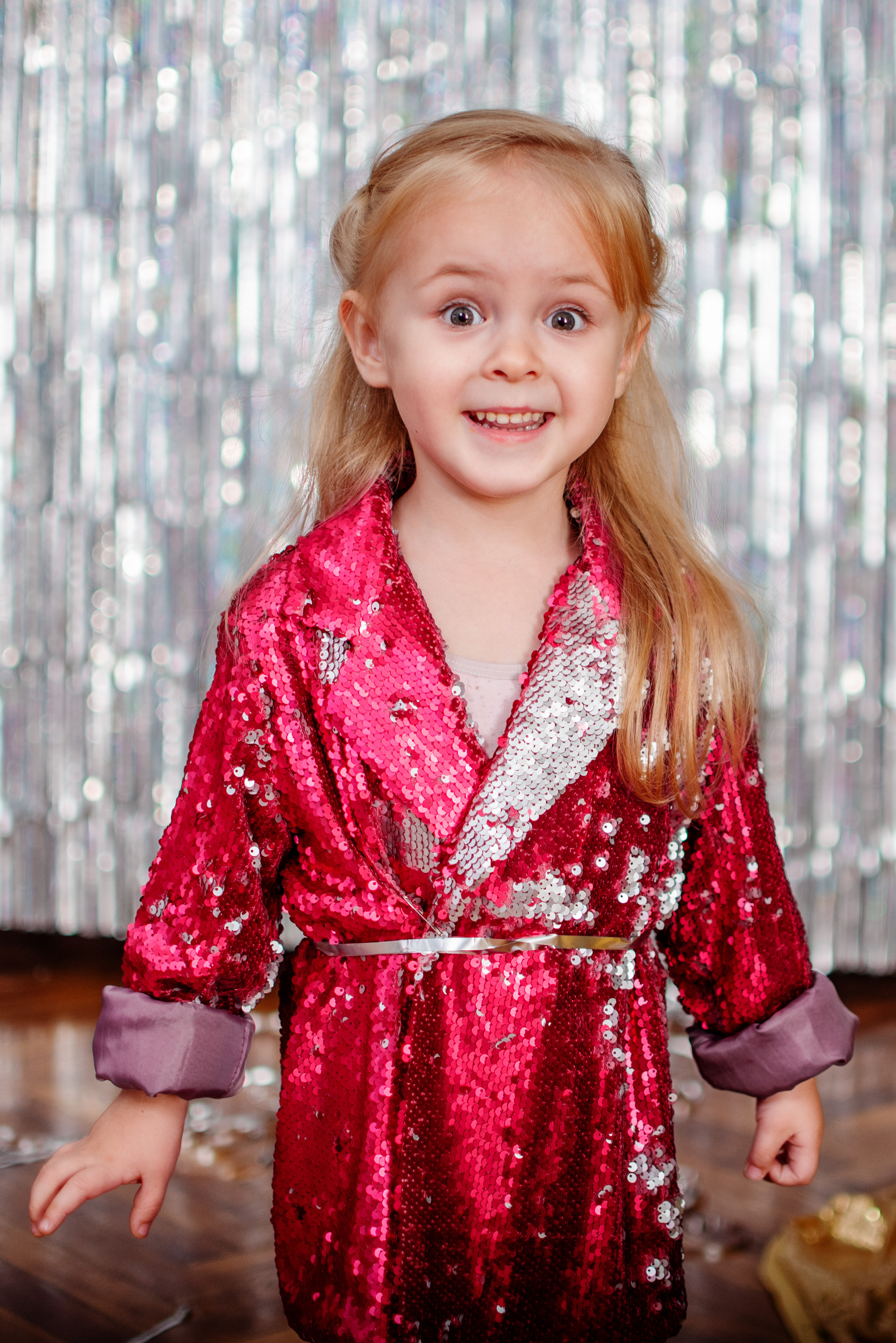 Новогодняя съёмка девочки. Детский студийный фотограф Сочи