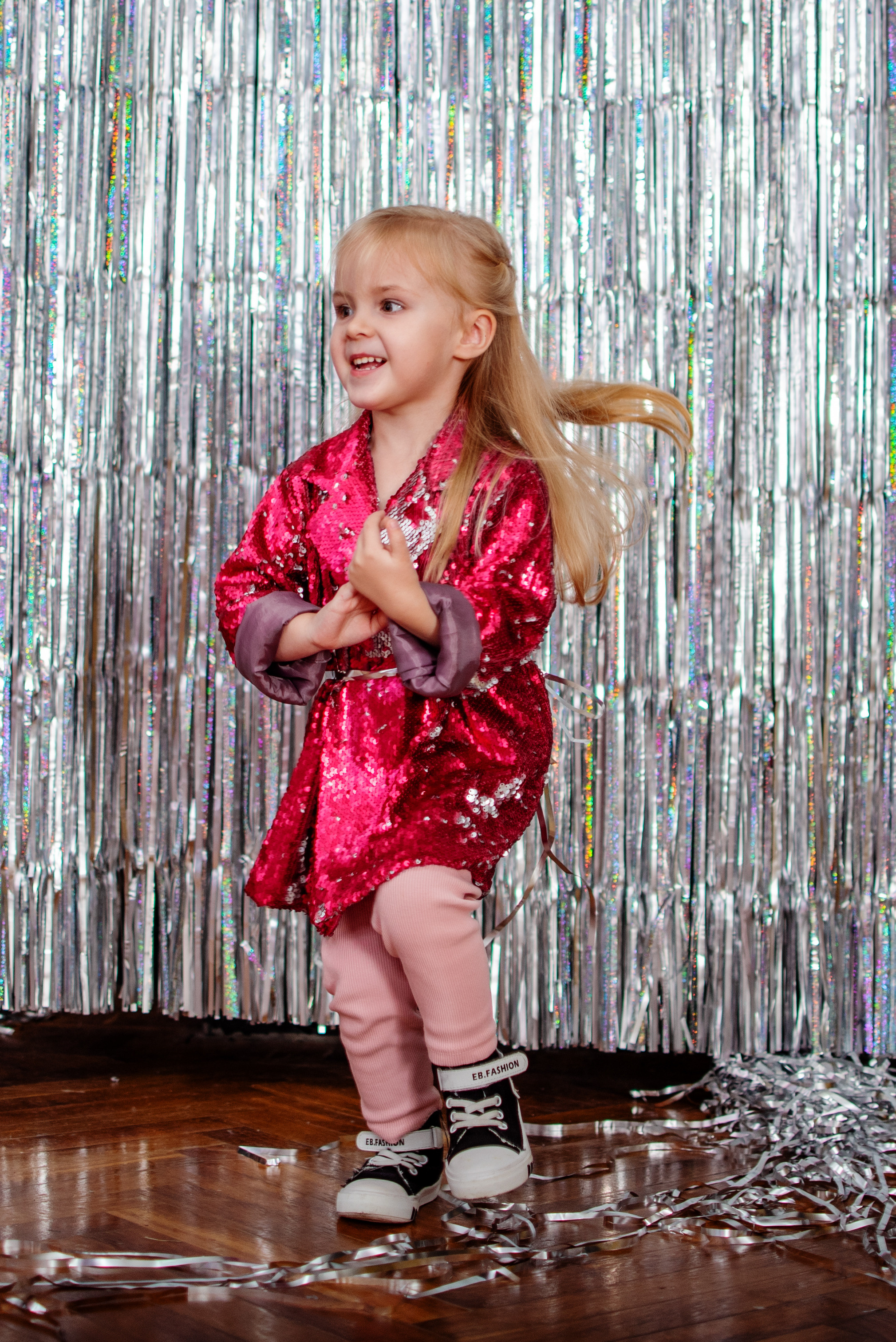 Новогодняя съёмка девочки. Детский студийный фотограф Сочи