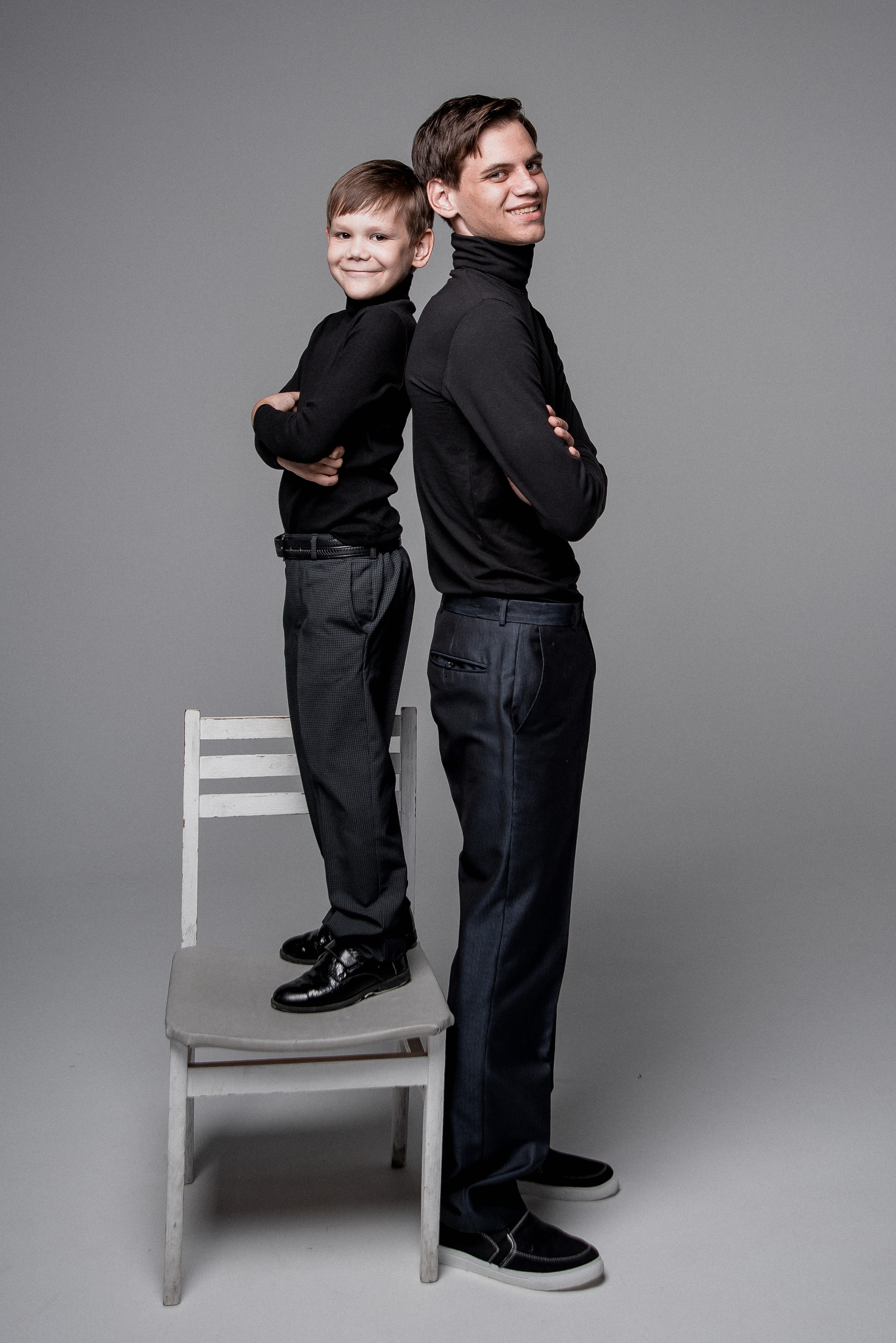 Детская фотосессия братьев в Сочи. Детский студийный фотограф Сочи