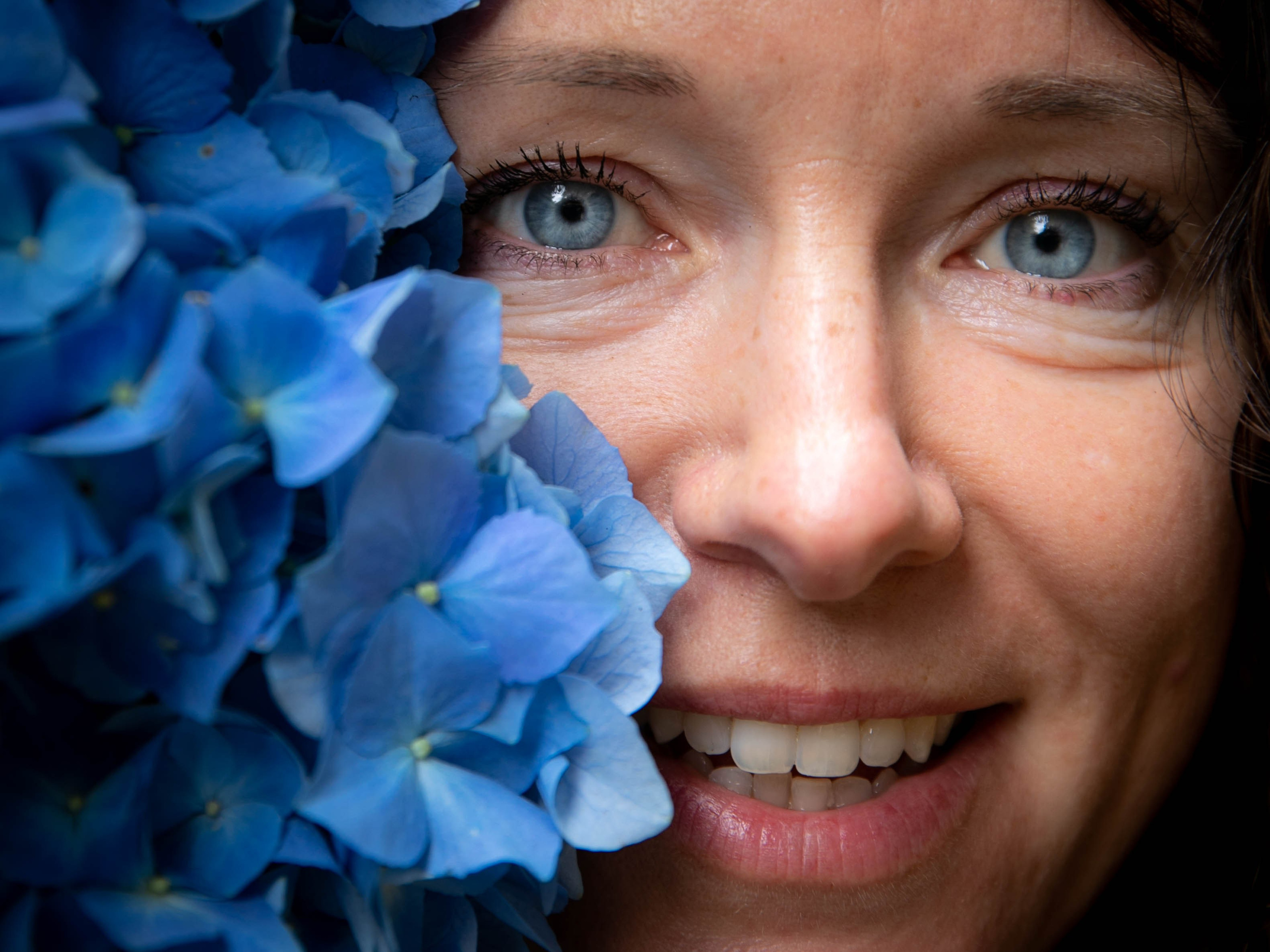 Women's portrait. Photographer in Portugal. Oksana Lomnova