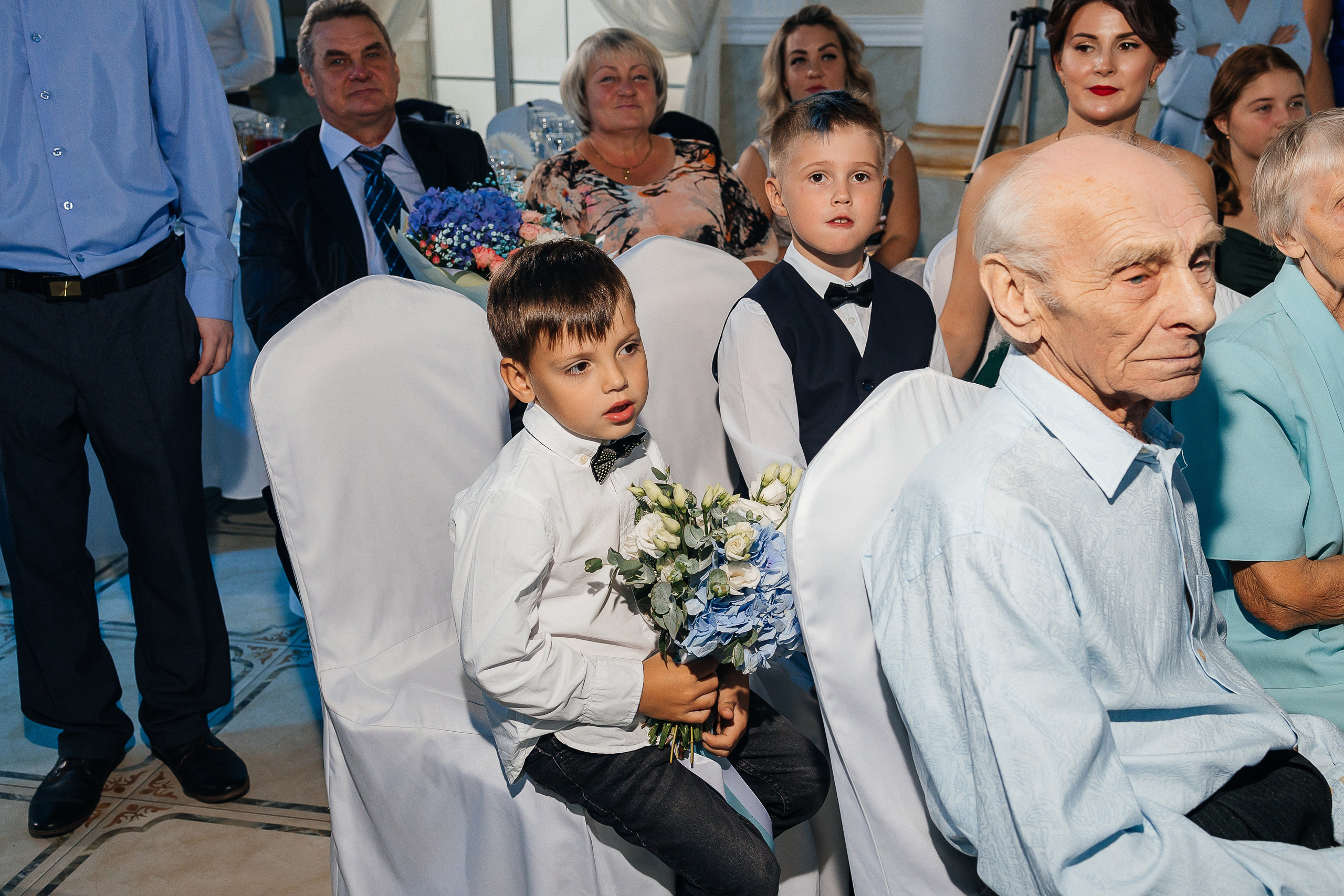 Стильная фотосессия пары в интерьерах ресторана. Олег Сверчков | Свадебный фотограф Вологда