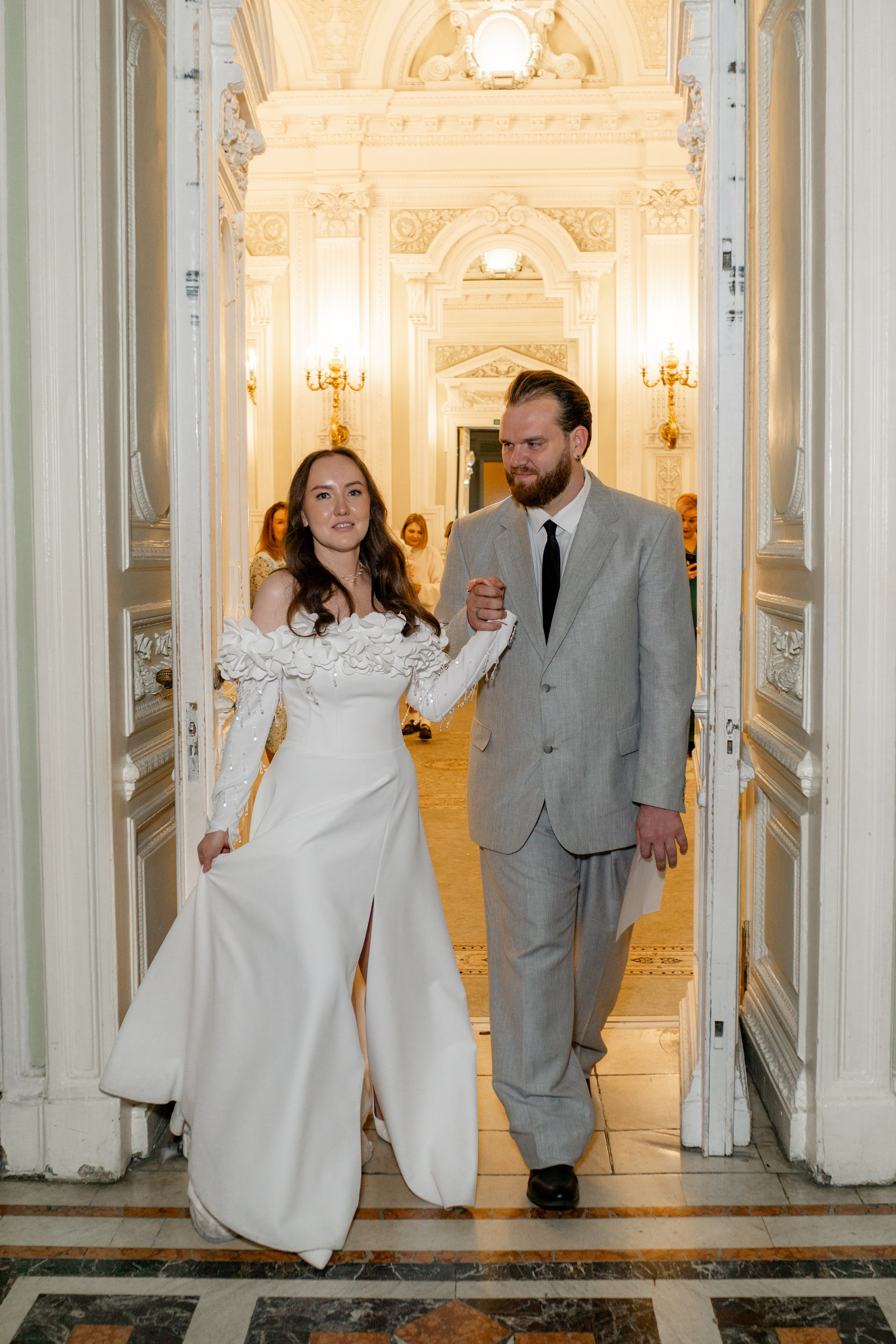 Свадебная фотосессия в Эрмитаже. Свадебный фотограф Александр Невский в Санкт-Петербурге