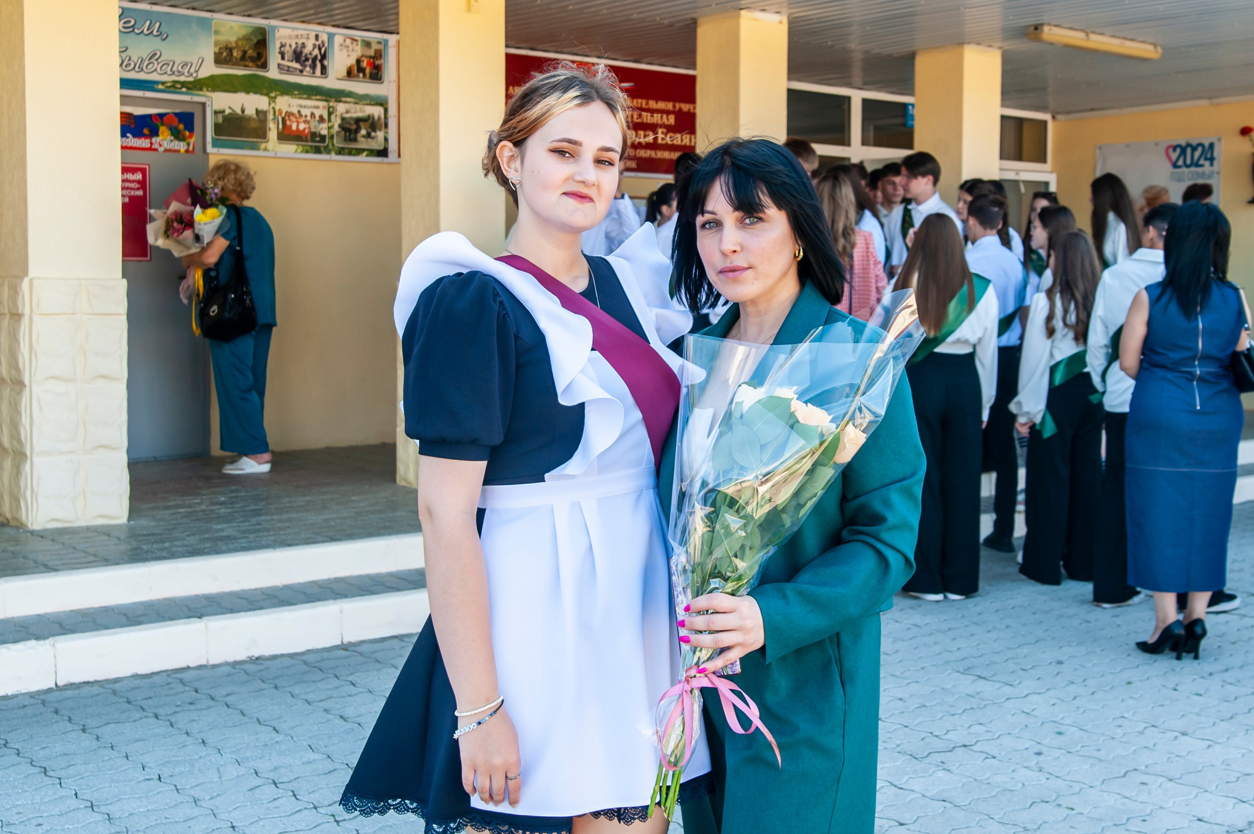 Последний Звонок МАОУ СОШ № 17 им. Эдуарда Есаяна — Архипо-Осиповка. Свадебный и семейный фотограф Денис Лукьянов в Краснодаре, Краснодарском крае и Республике Крым