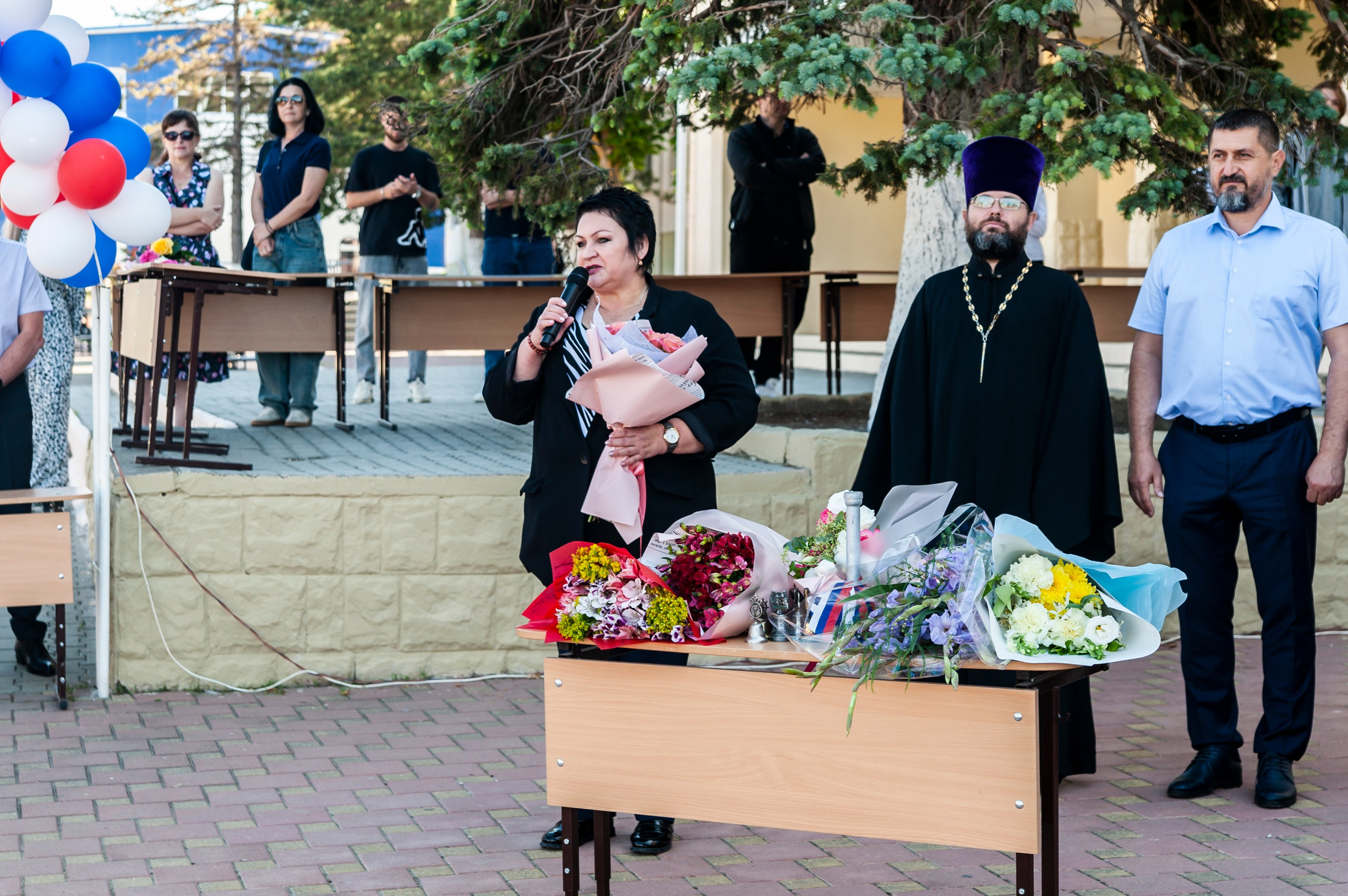 Последний Звонок МАОУ СОШ № 17 им. Эдуарда Есаяна — Архипо-Осиповка. Свадебный и семейный фотограф Денис Лукьянов в Краснодаре, Краснодарском крае и Республике Крым