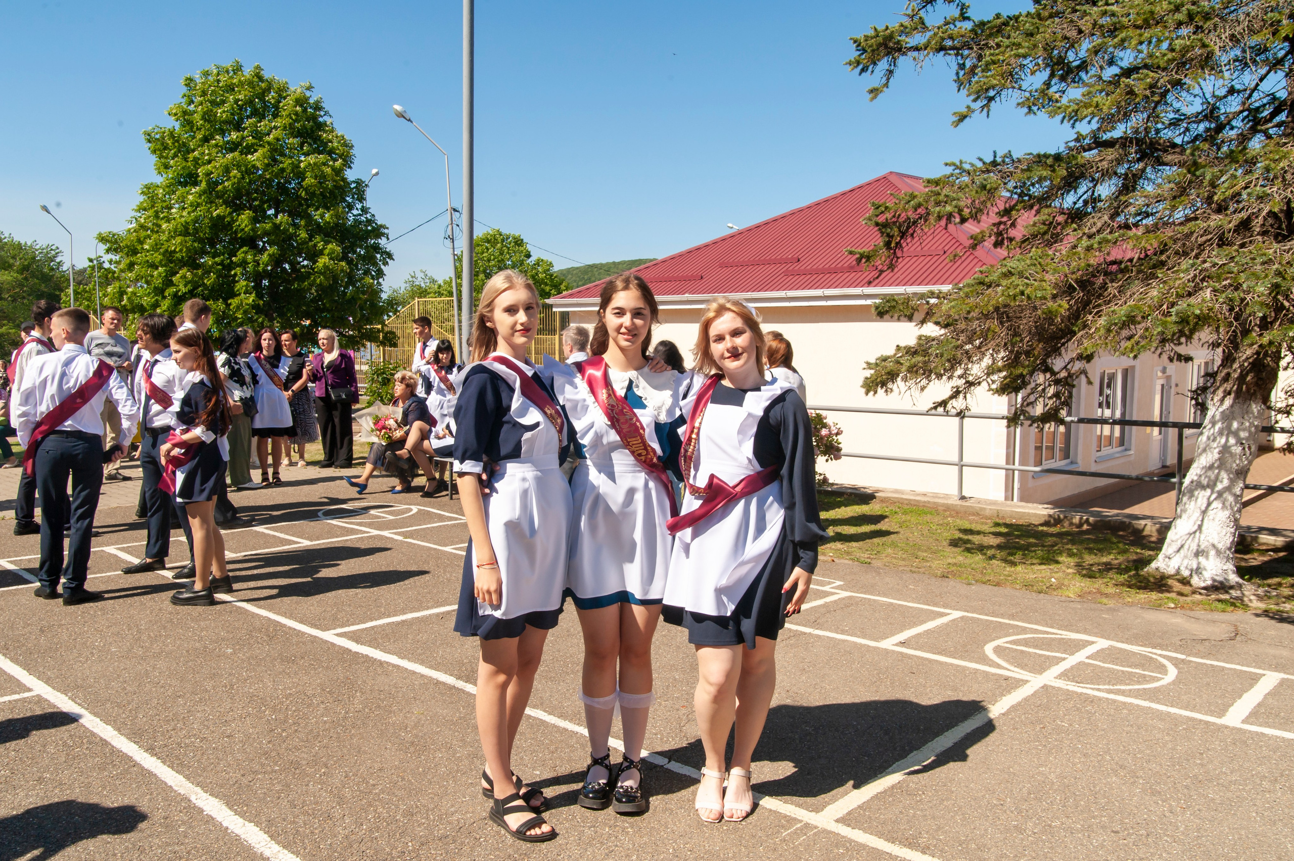 Последний Звонок МАОУ СОШ № 17 им. Эдуарда Есаяна — Архипо-Осиповка. Свадебный и семейный фотограф Денис Лукьянов в Краснодаре, Краснодарском крае и Республике Крым