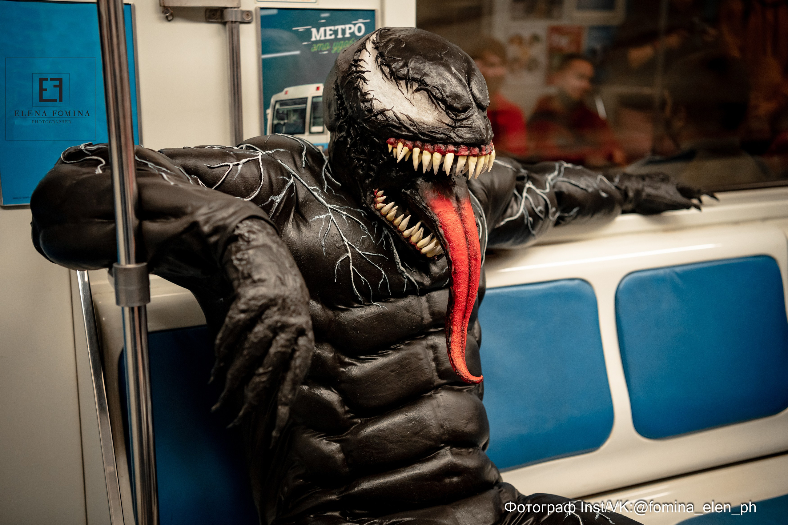 Человек паук и Веном в метро ЕКБ. Фомина Елена Свадебный и семейный фотограф