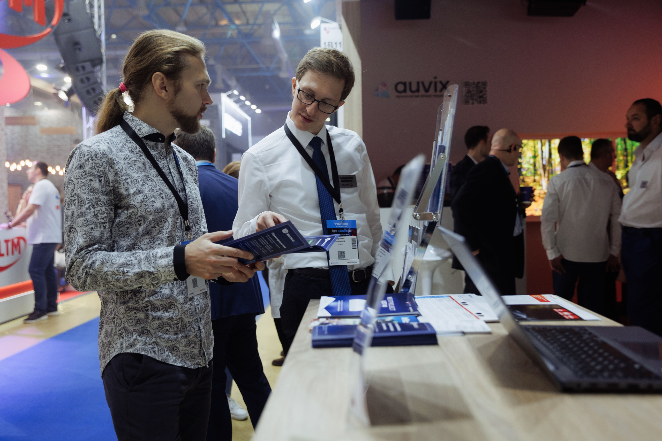 AUVIX. Выставка. Репортажный фотограф на мероприятие в Москве Алексей Терентьев