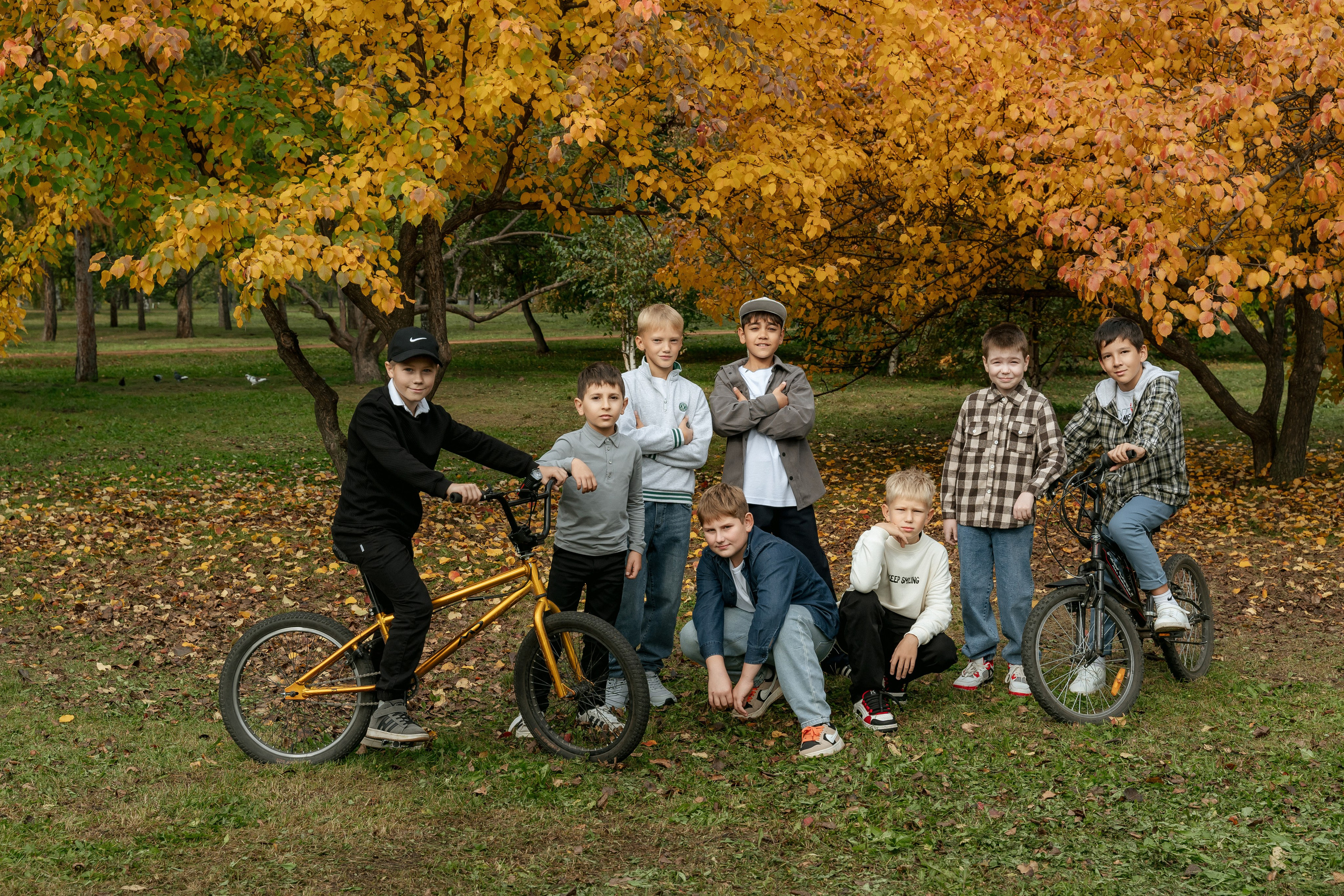 Фотосессия осенью в парке. 4 класс. Фотограф Ким Наталья в Красноярске