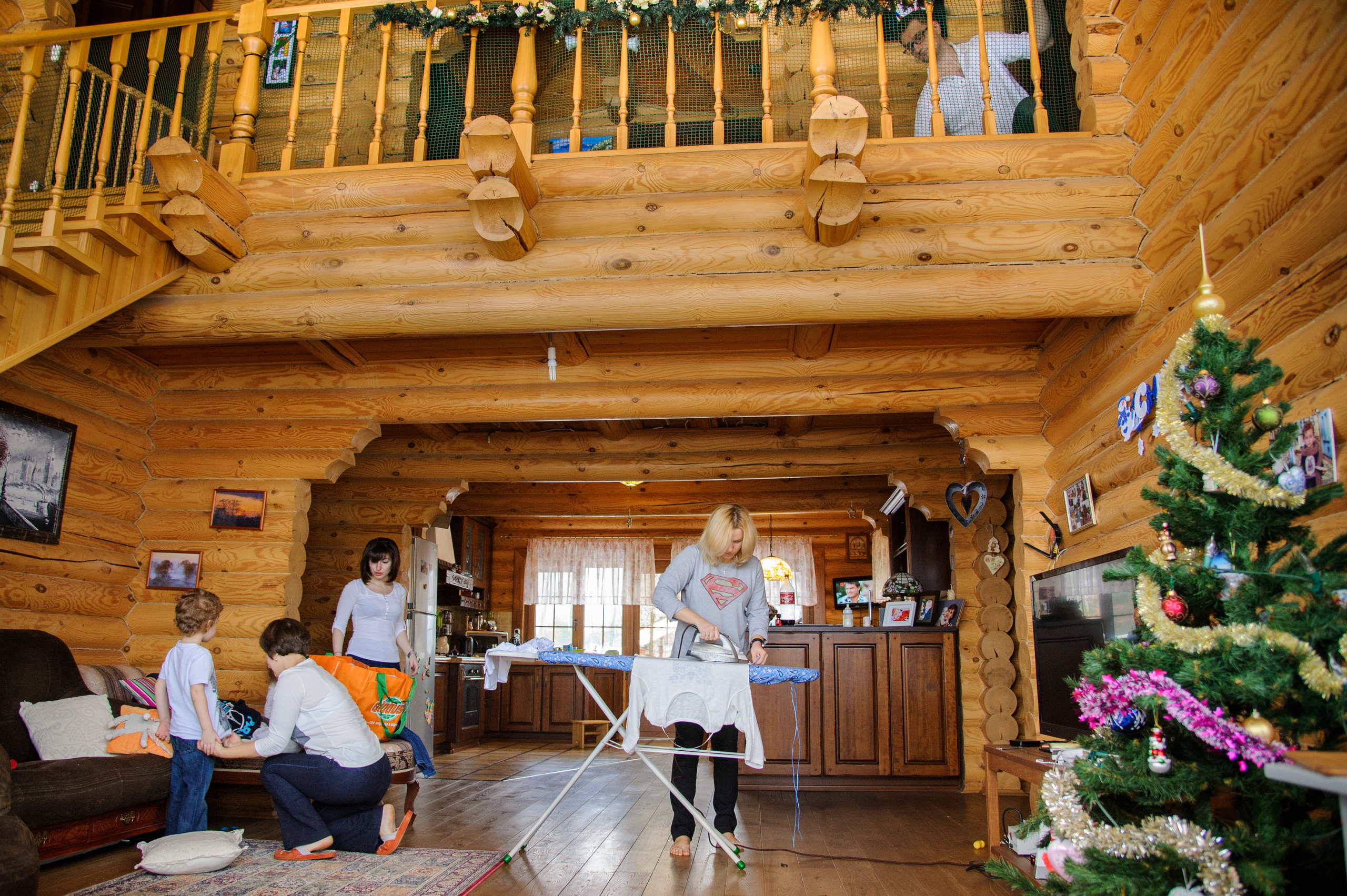 Семейная фотосессия в Подмосковье в загородном доме. Семейный фотограф в Москве Елена Снегирева