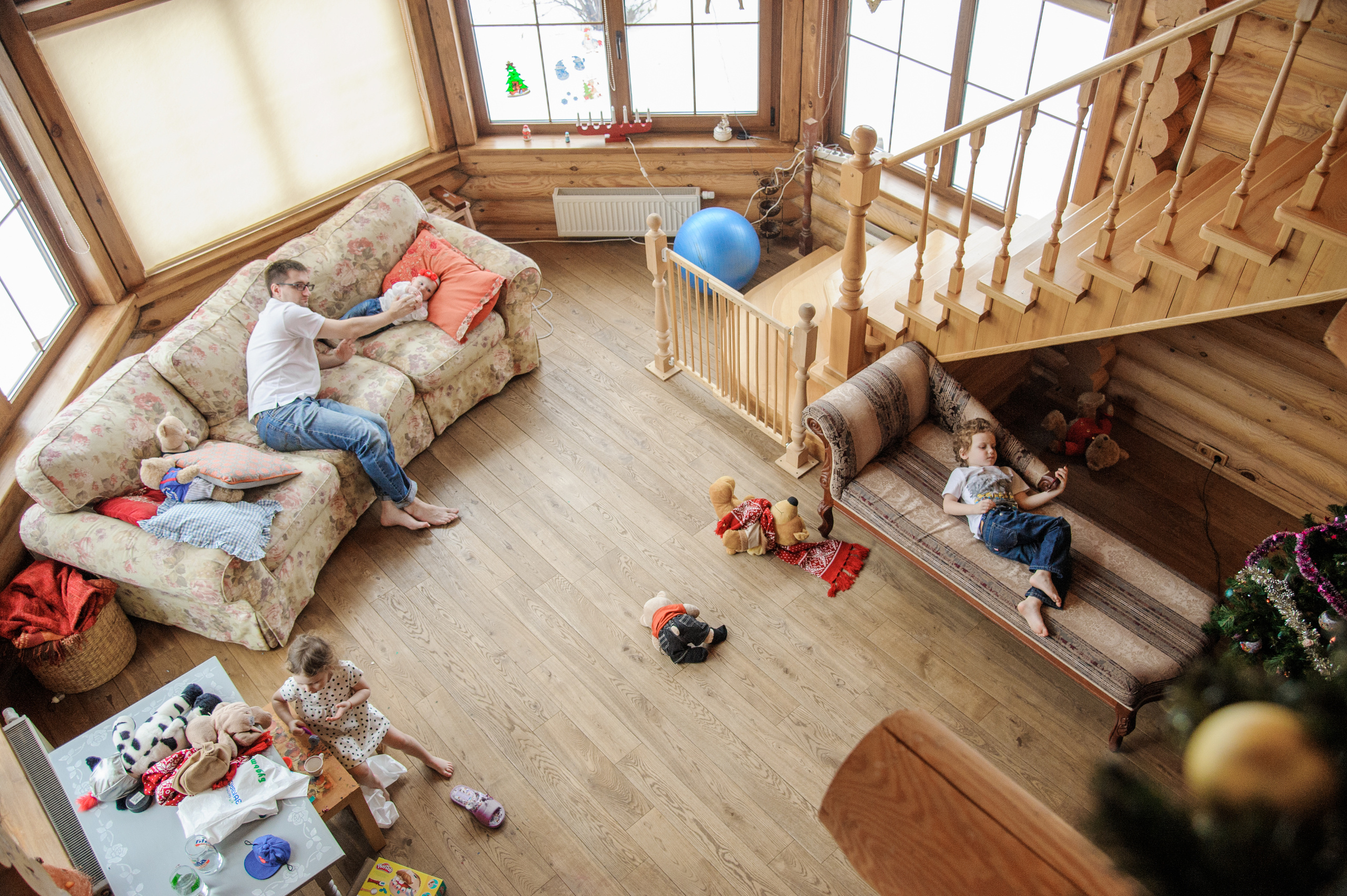Семейная фотосессия в Подмосковье в загородном доме. Семейный фотограф в Москве Елена Снегирева