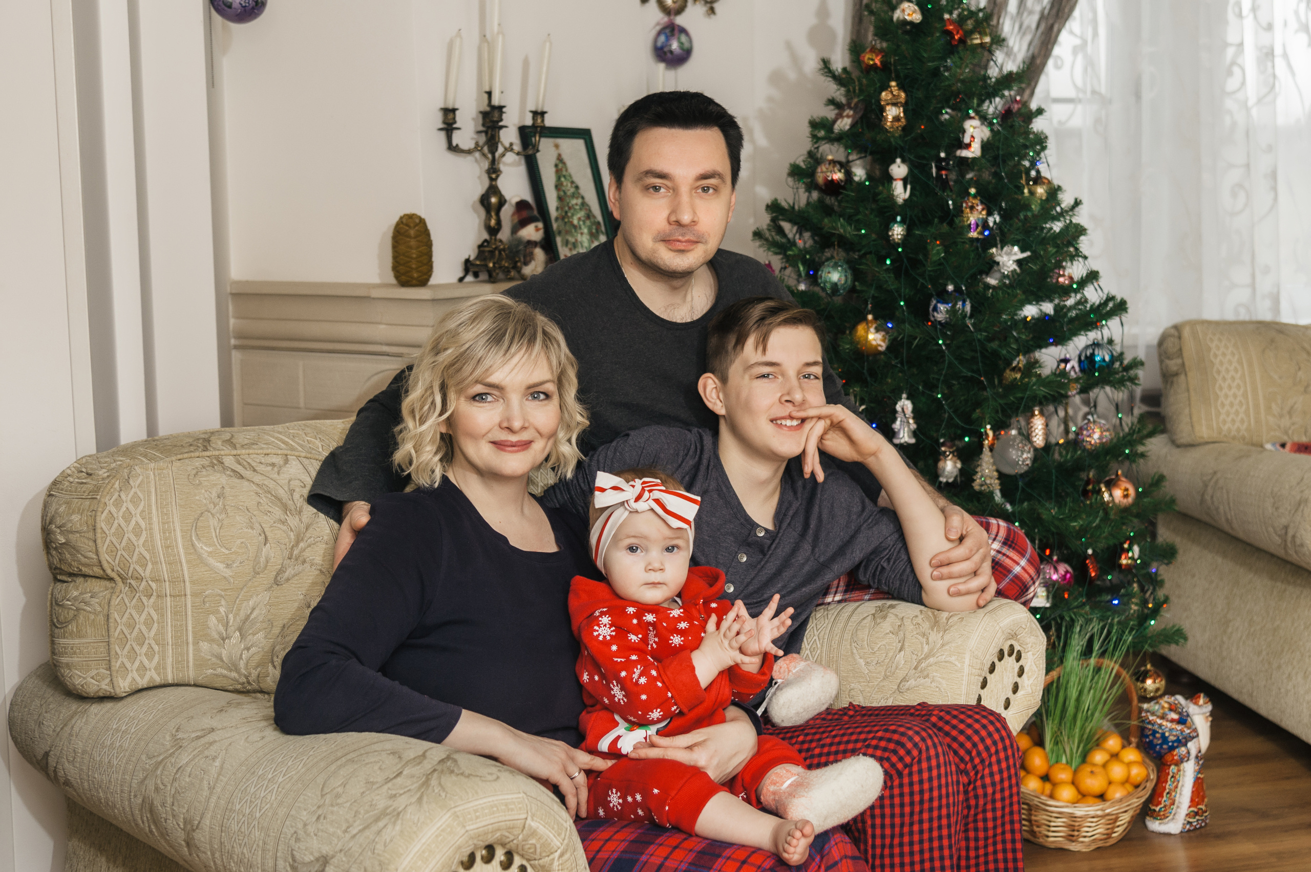 Рождественская семейная фотосессия в Подмосковье. Семейный фотограф в Москве Елена Снегирева