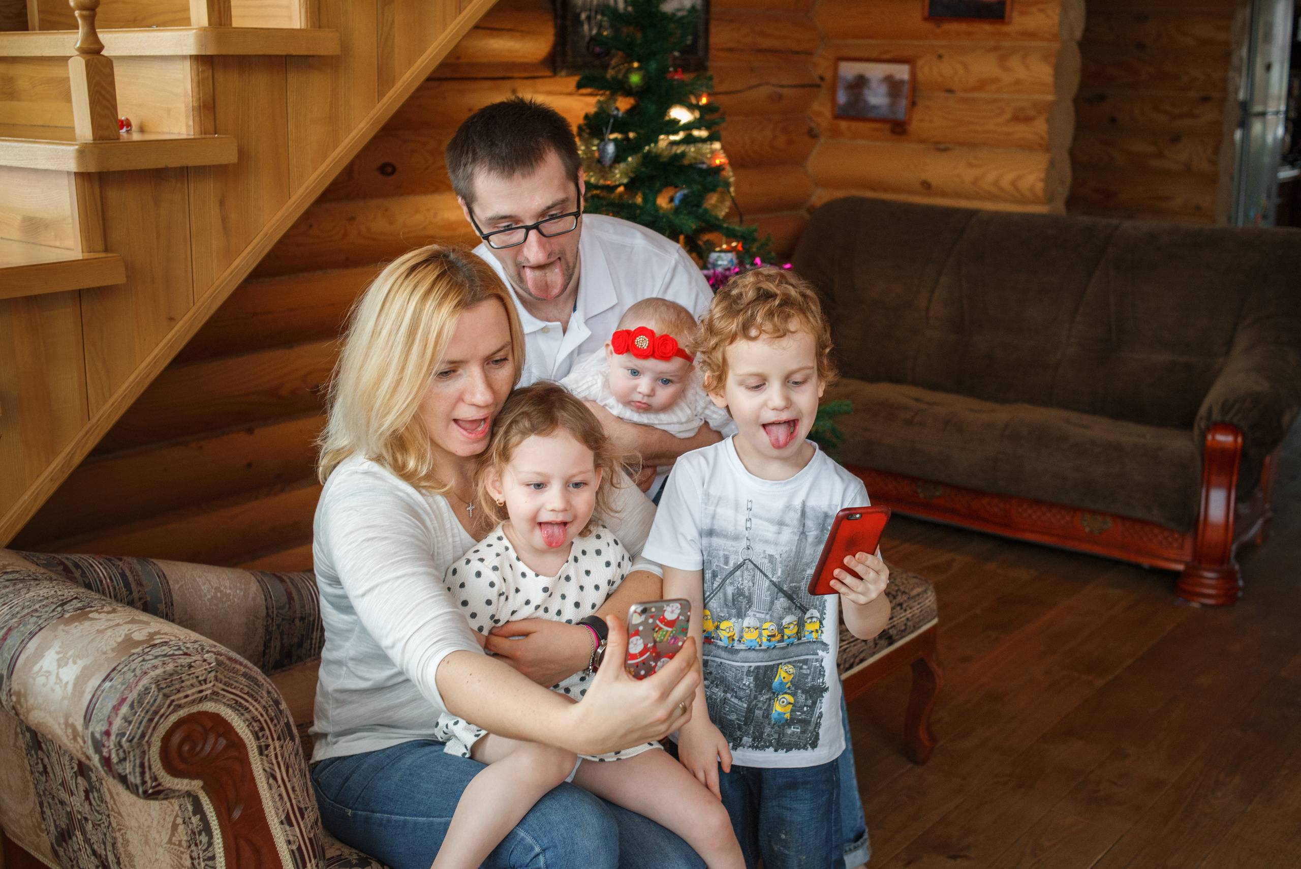 Семейная фотосессия в Подмосковье в загородном доме. Семейный фотограф в Москве Елена Снегирева