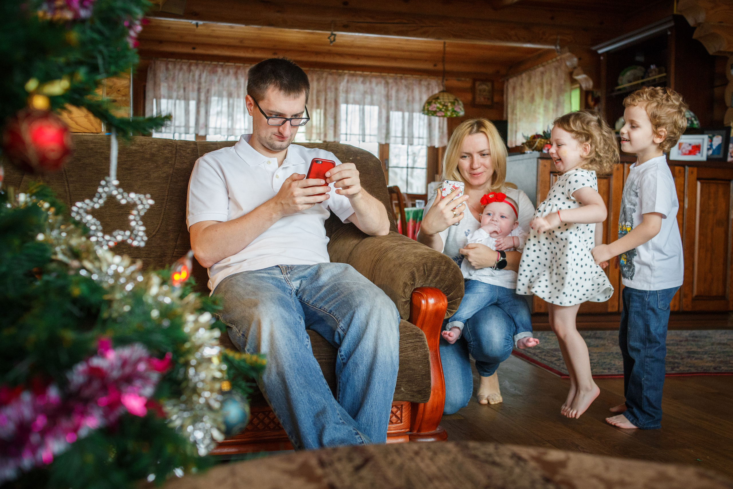 Семейная фотосессия в Подмосковье в загородном доме. Семейный фотограф в Москве Елена Снегирева