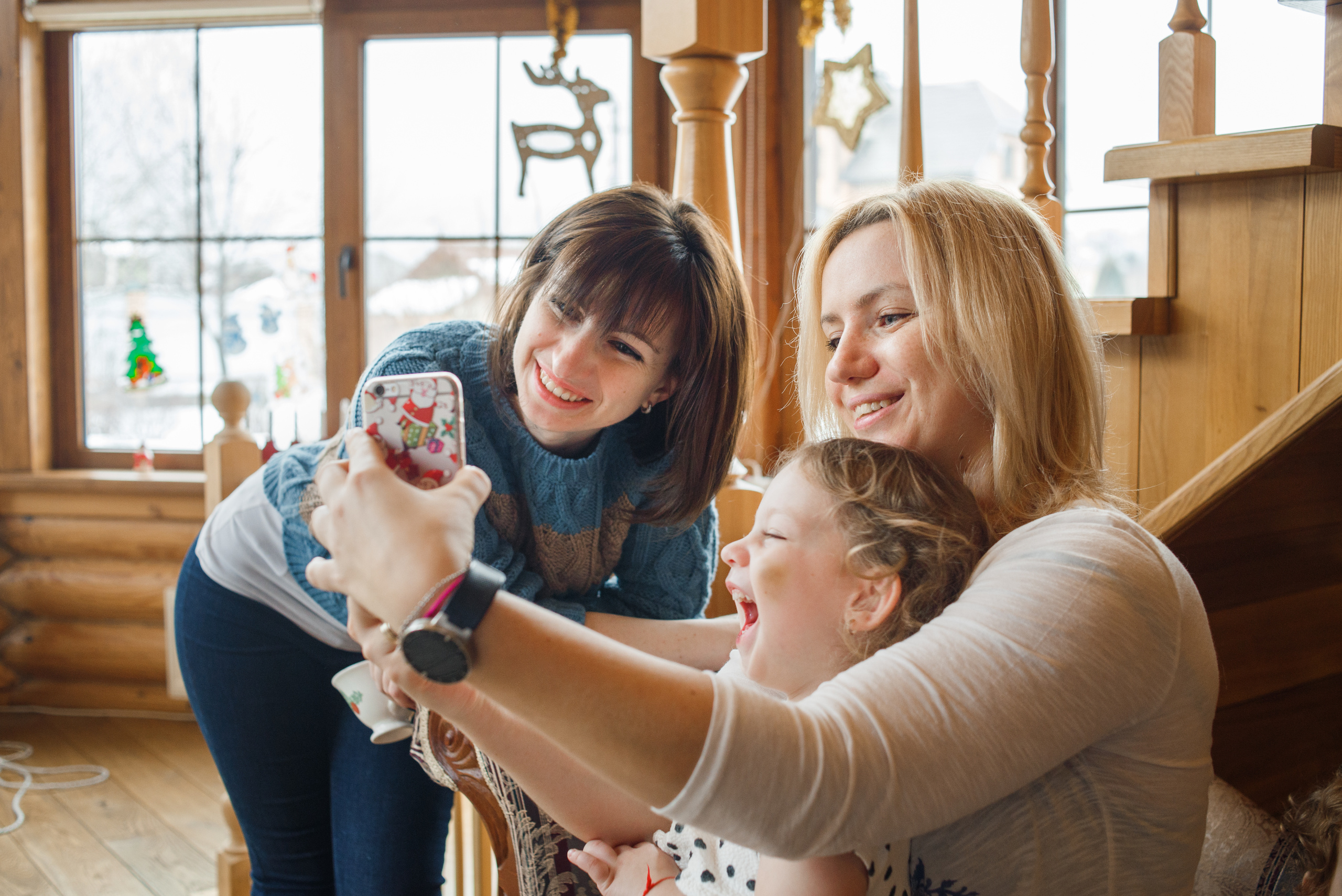 Семейная фотосессия в Подмосковье в загородном доме. Семейный фотограф в Москве Елена Снегирева